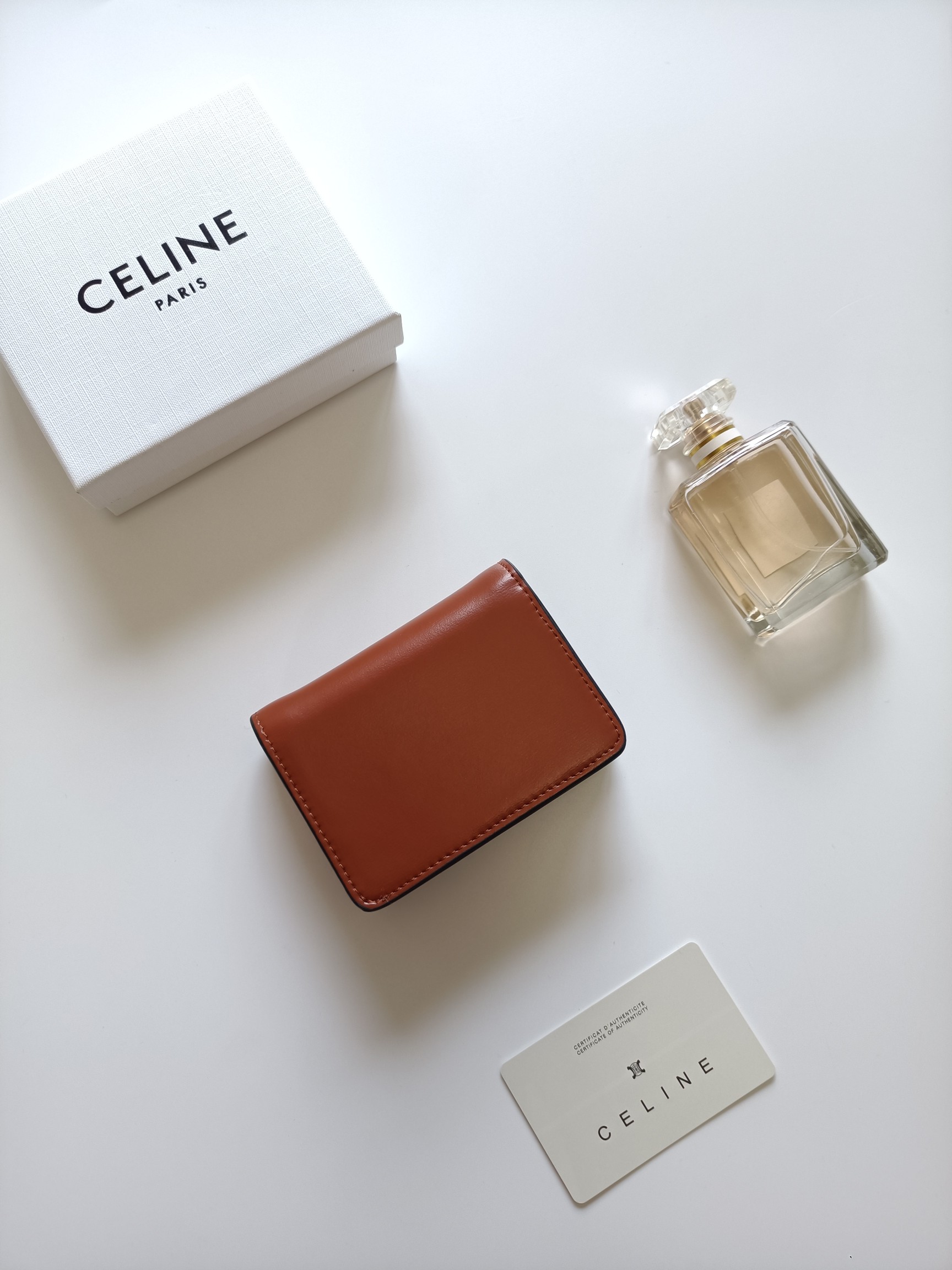 CELINE ボディーウォレット ブラウン 2つ折り 長財布 二つ折り ウォレット 本革 ゴールド金具 ✨ - 画像 3
