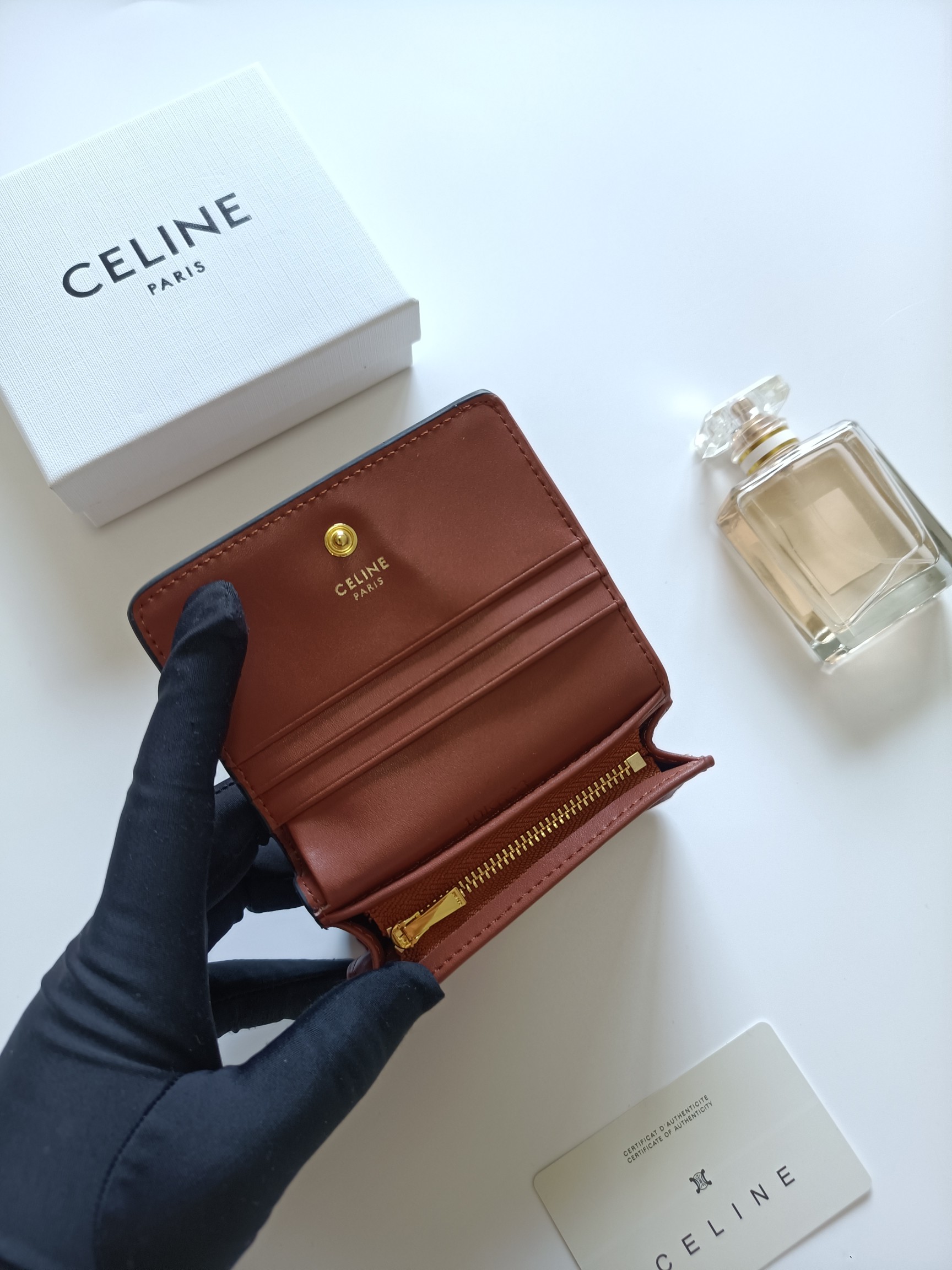 CELINE ボディーウォレット ブラウン 2つ折り 長財布 二つ折り ウォレット 本革 ゴールド金具 ✨ - 画像 6