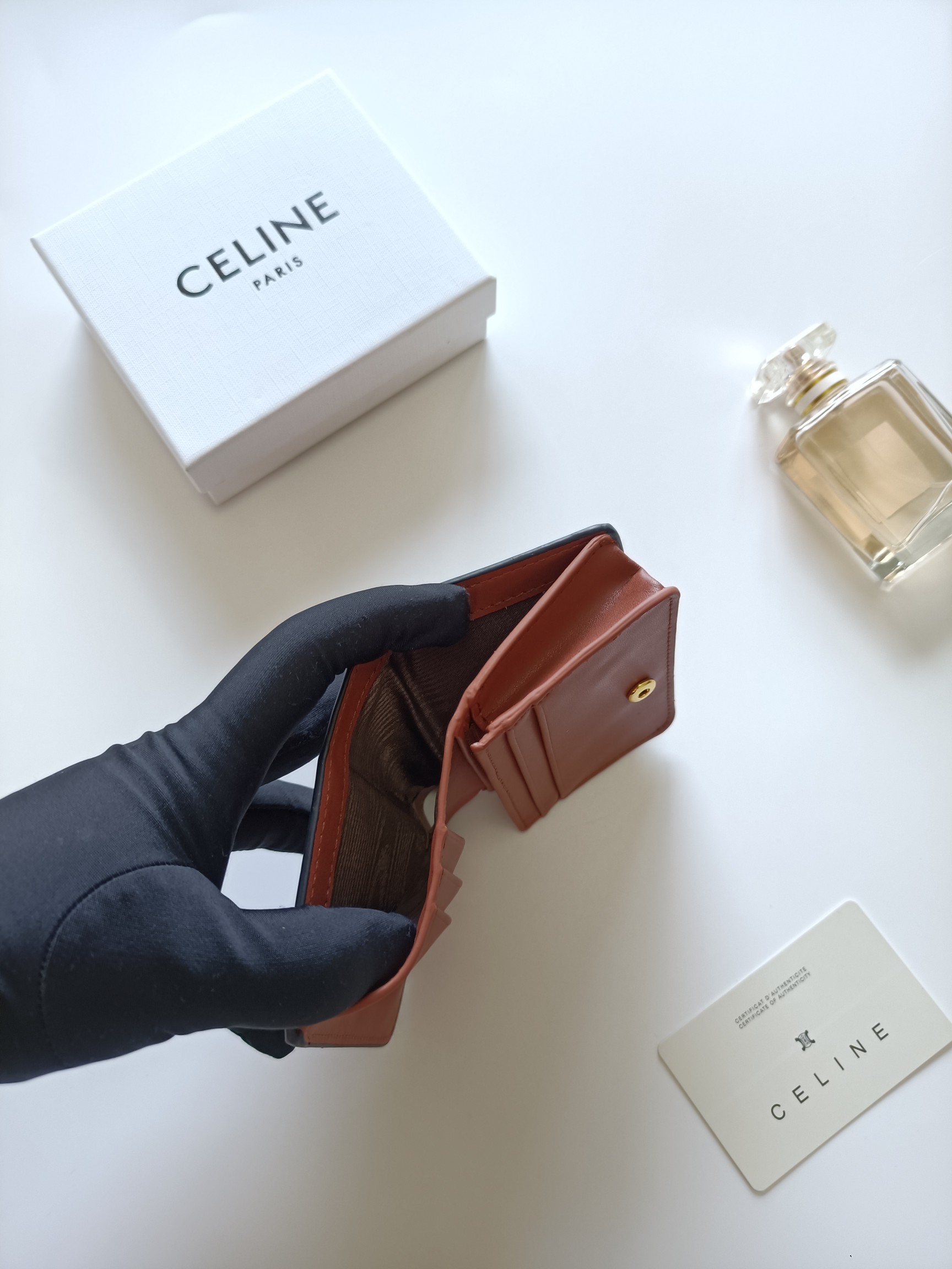 CELINE ボディーウォレット ブラウン 2つ折り 長財布 二つ折り ウォレット 本革 ゴールド金具 ✨ - 画像 7