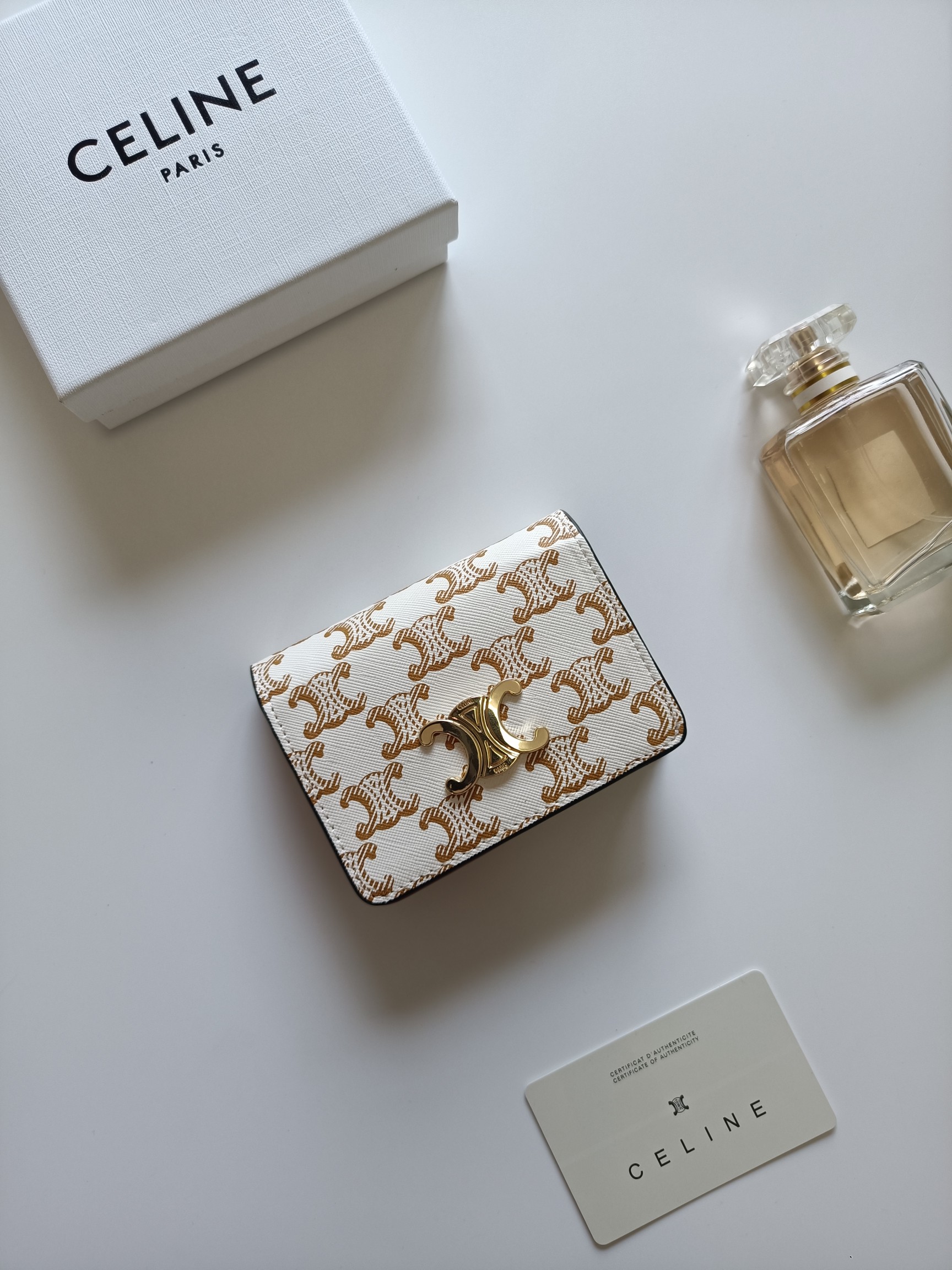 CELINE メンズ ウォレット ブラウン シグネチャー ジップ ポーチ付き 2枚折財布 🌸