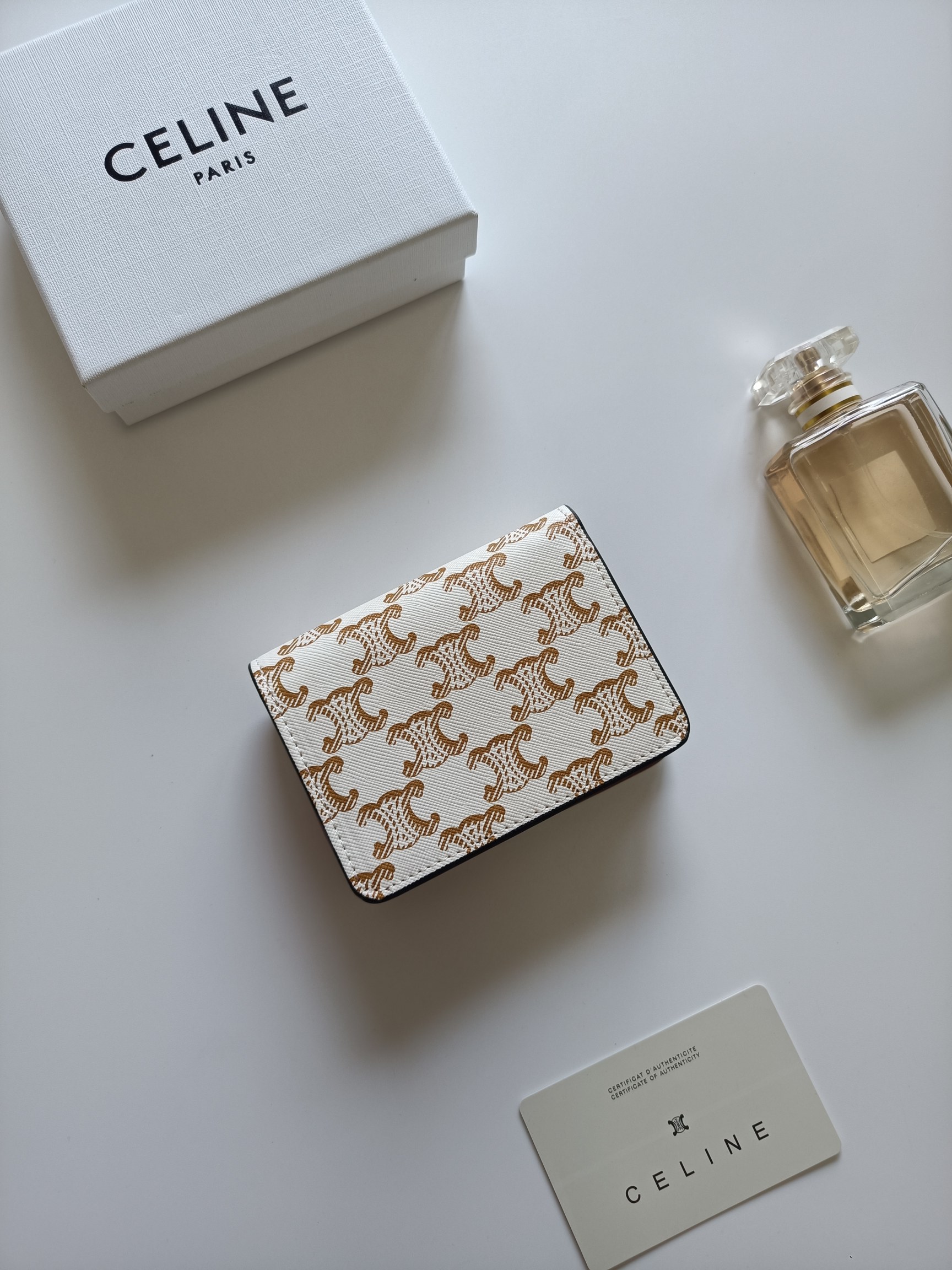 CELINE メンズ ウォレット ブラウン シグネチャー ジップ ポーチ付き 2枚折財布 🌸 - 画像 3