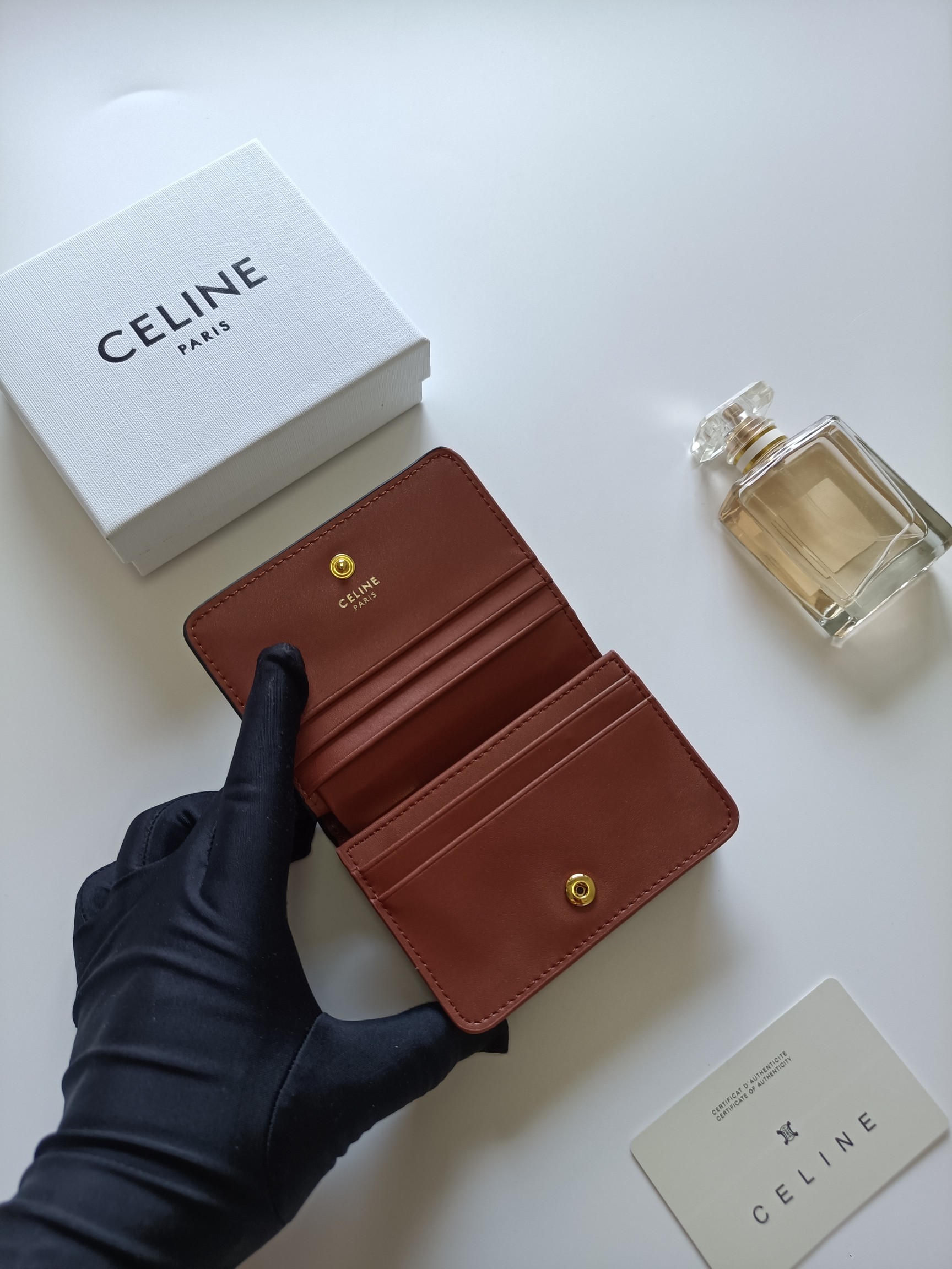 CELINE メンズ ウォレット ブラウン シグネチャー ジップ ポーチ付き 2枚折財布 🌸 - 画像 5