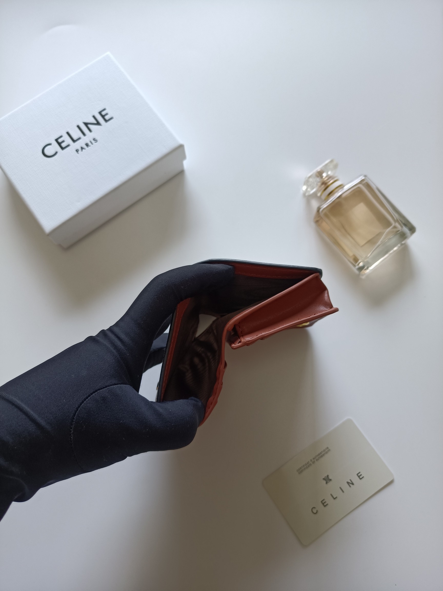 CELINE メンズ ウォレット ブラウン シグネチャー ジップ ポーチ付き 2枚折財布 🌸 - 画像 7