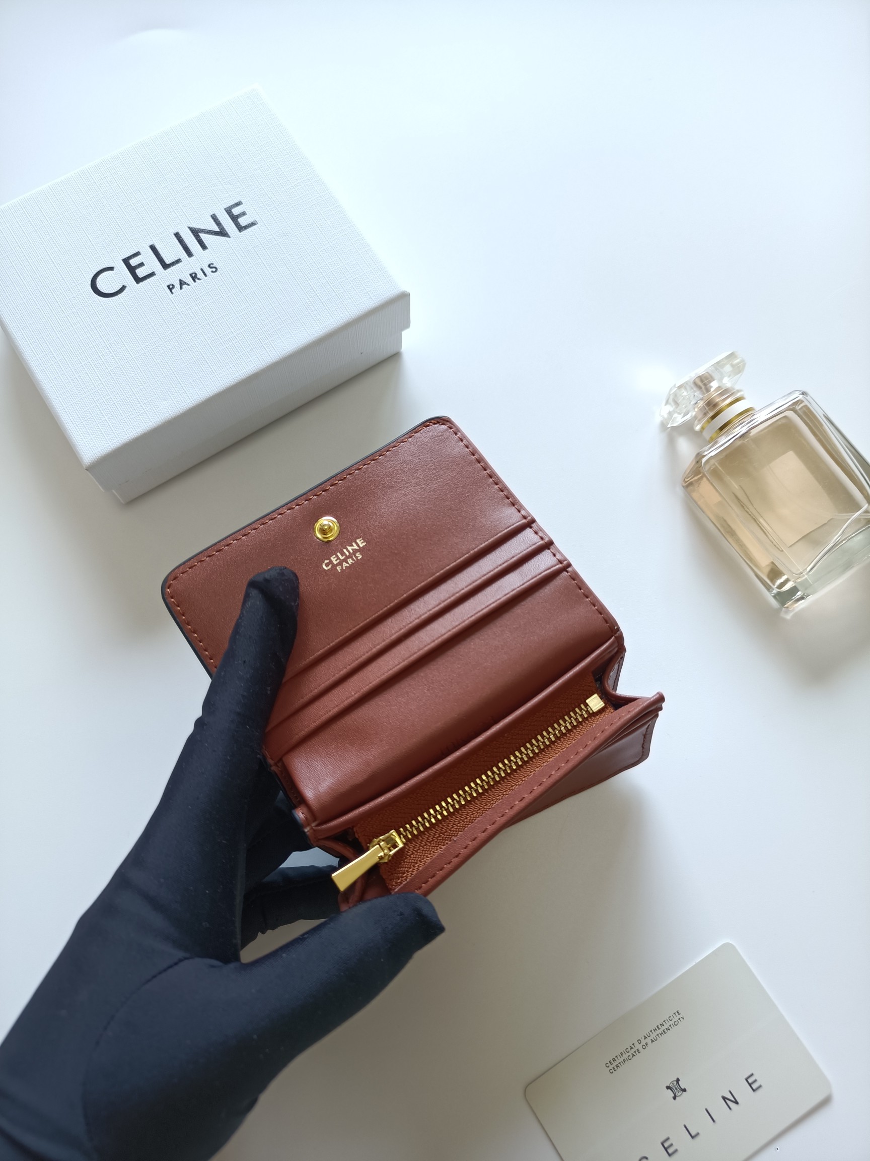 CELINE セリーヌ ウォレット ブラウン シマーリング ブラック 二つ折り 財布 1枚 カード入れ付き メンズ レディース 🌸 - 画像 6