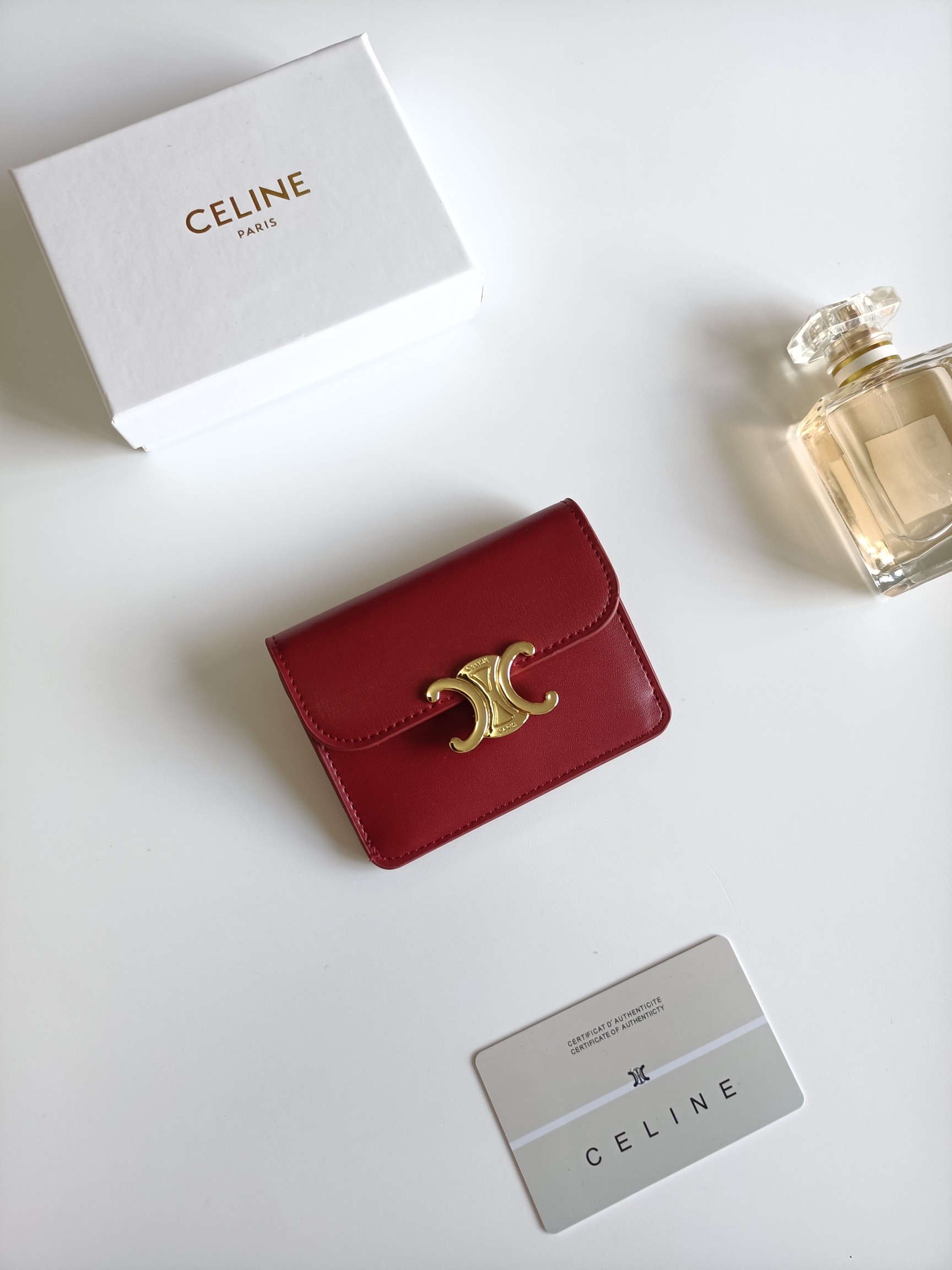 CELINE セリーヌ 赤 レッド カードケース ウォレット 財布 1枚入 2024新作 🎁
