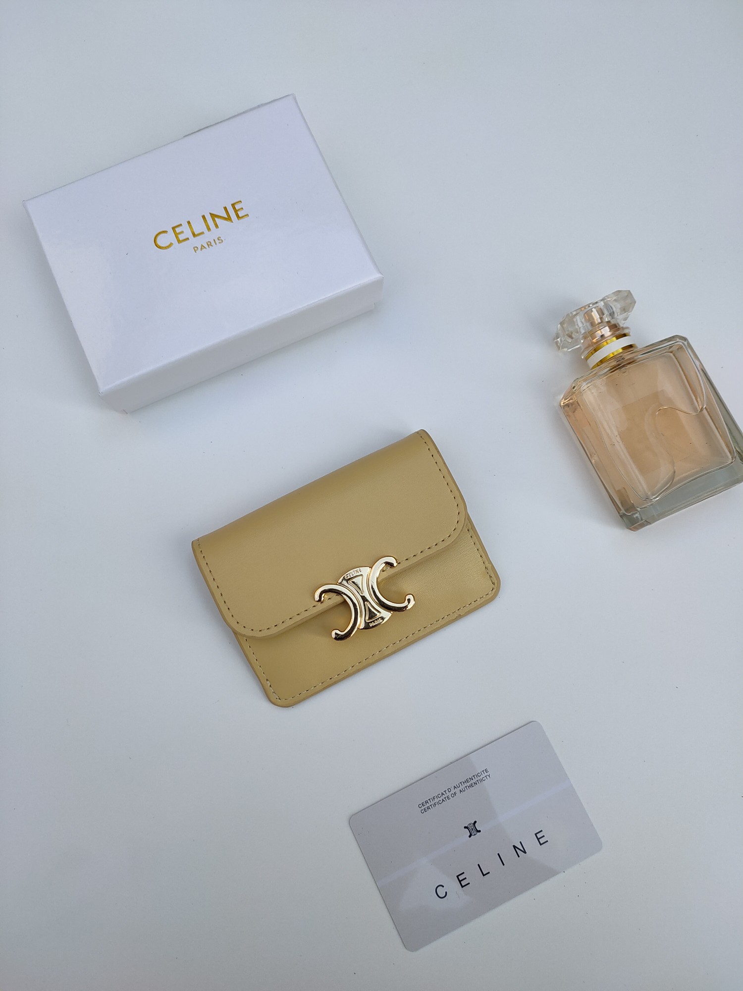 CELINE セリーヌ カードケース レザー ゴールド金具 ベージュ 1色入 💼