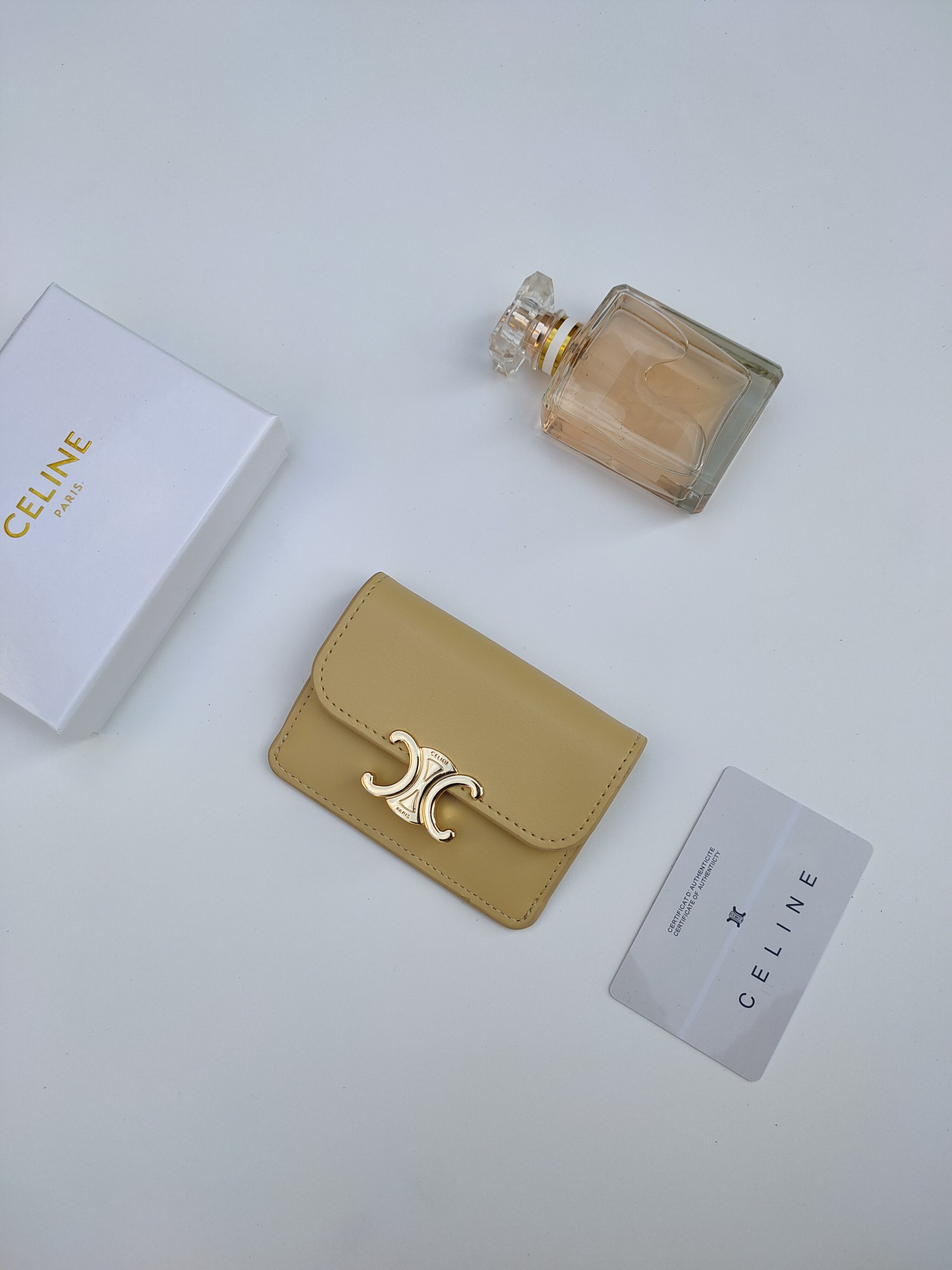 CELINE セリーヌ カードケース レザー ゴールド金具 ベージュ 1色入 💼 - 画像 2