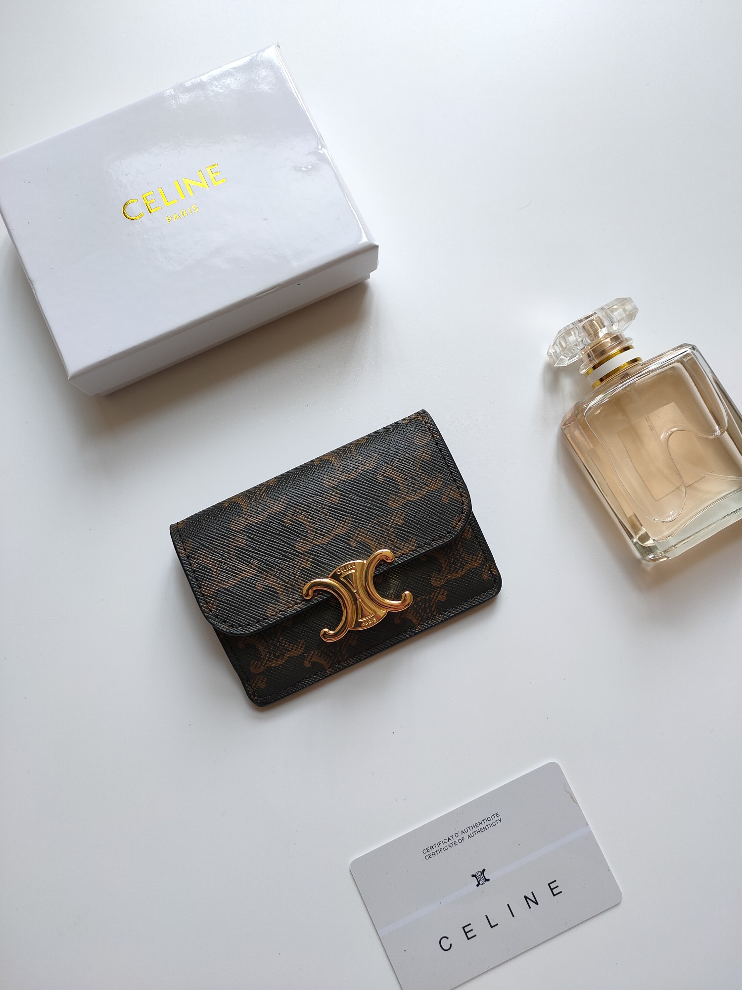 CELINE セリーヌ カードケース ブラウン 🖤 レザー シグネチャー柄 高級感 プレゼントにも最適