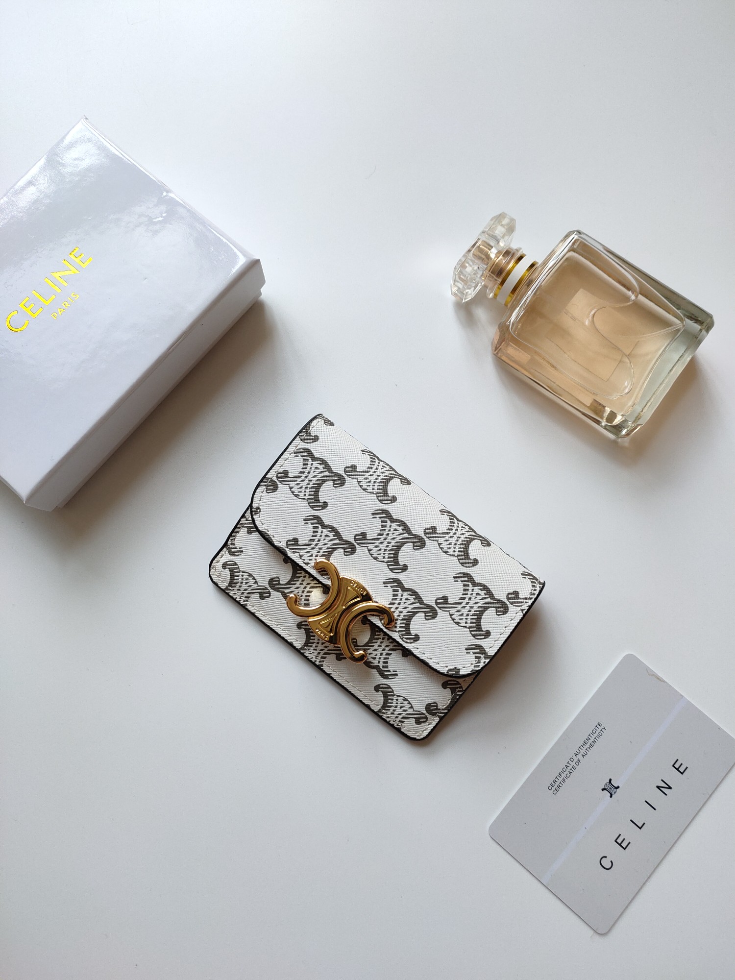 セリーヌ カードケース ホワイト 黒 ディープカーフレザー 金色留め具 💎 - 画像 2