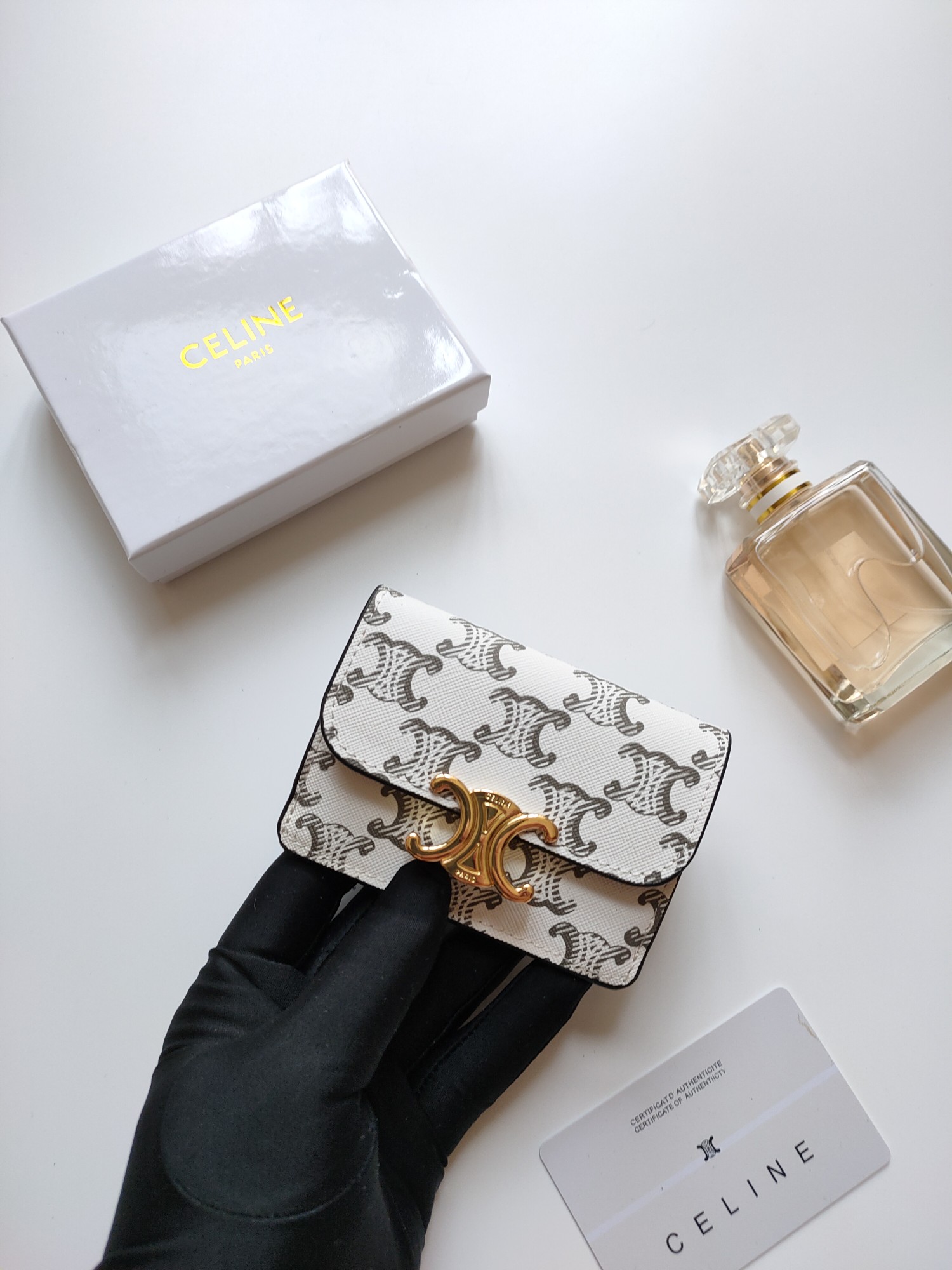 セリーヌ カードケース ホワイト 黒 ディープカーフレザー 金色留め具 💎 - 画像 4