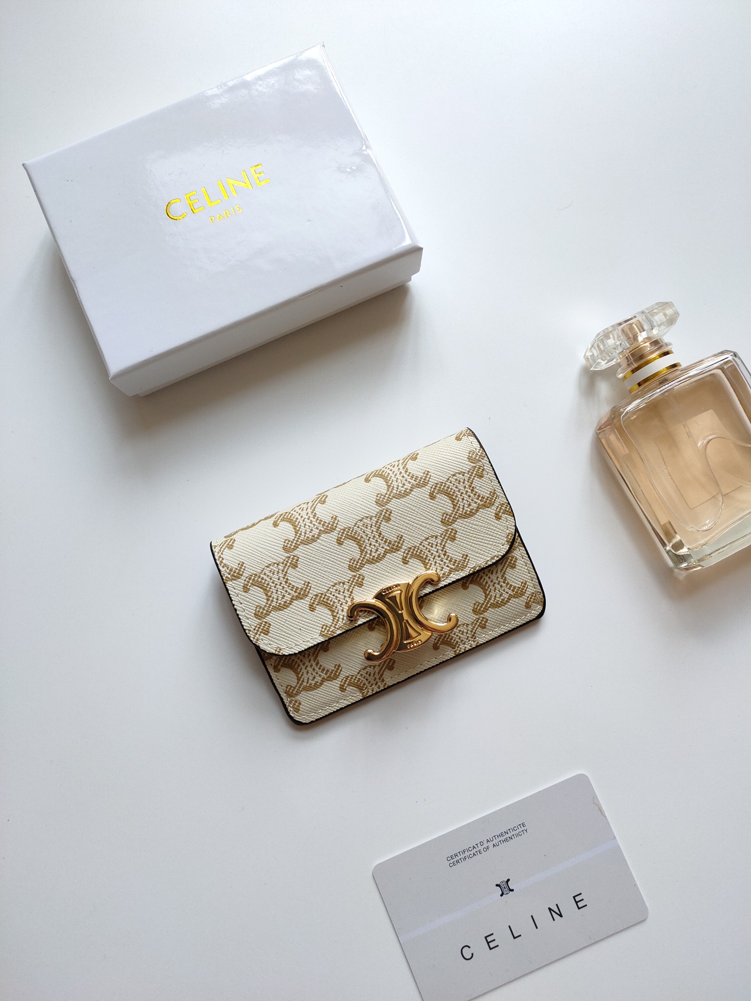 CELINE セリーヌ カードケース ミニ財布 イエロー 1色入 🌸