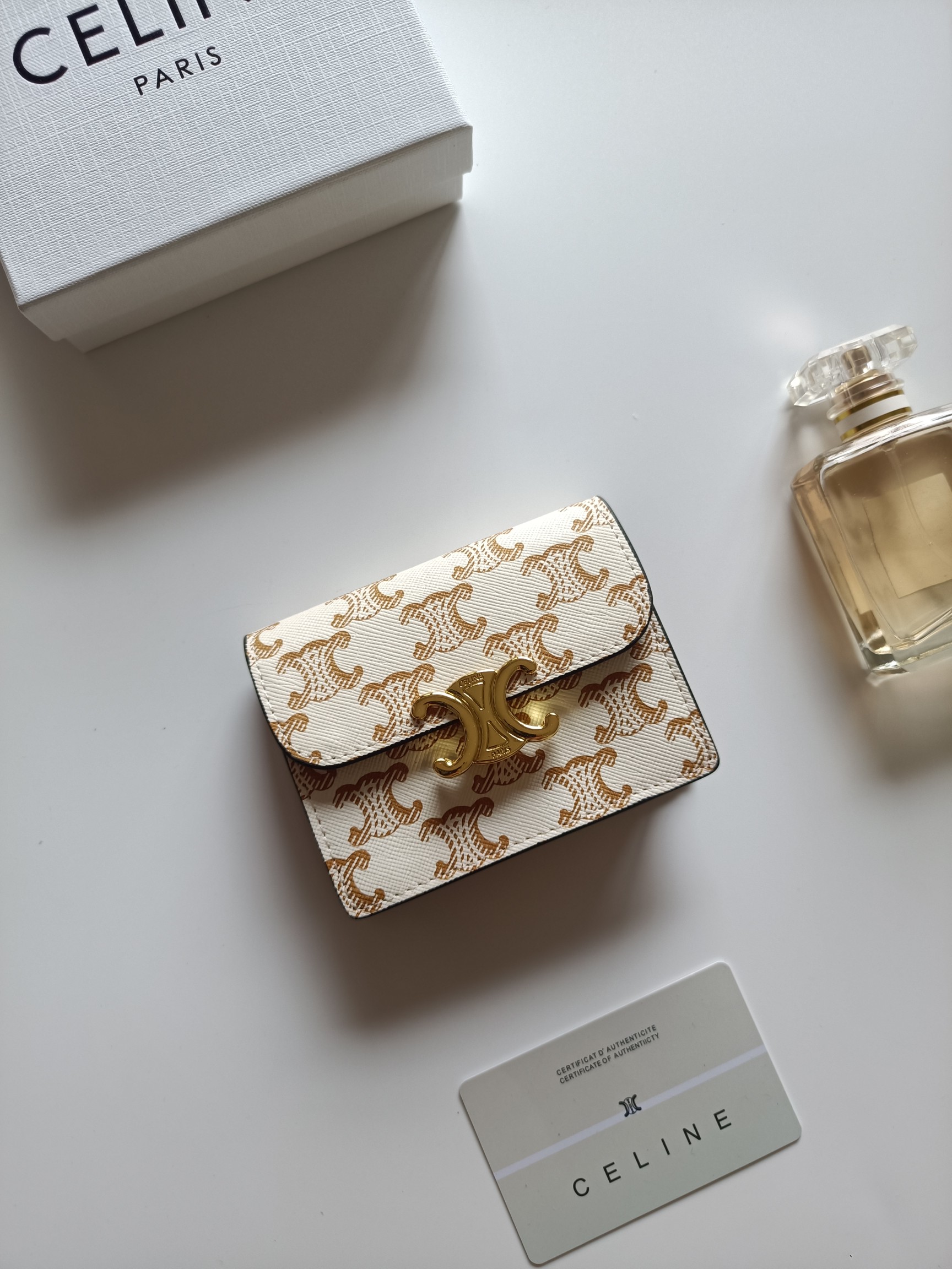 セリーヌ キャンバス ポーチ レディース 財布 クラッチ シグネチャー ロゴ イエロー 1色入 🌸