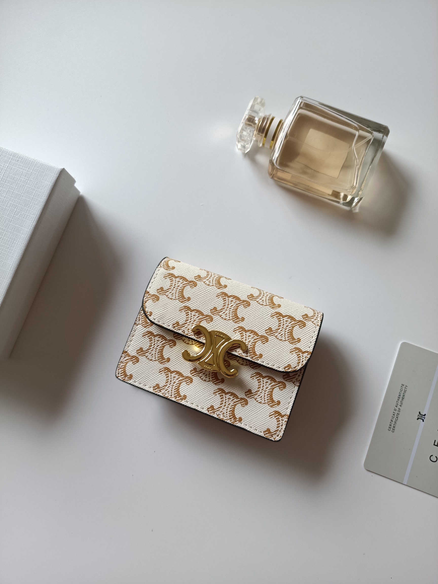 セリーヌ キャンバス ポーチ レディース 財布 クラッチ シグネチャー ロゴ イエロー 1色入 🌸 - 画像 2