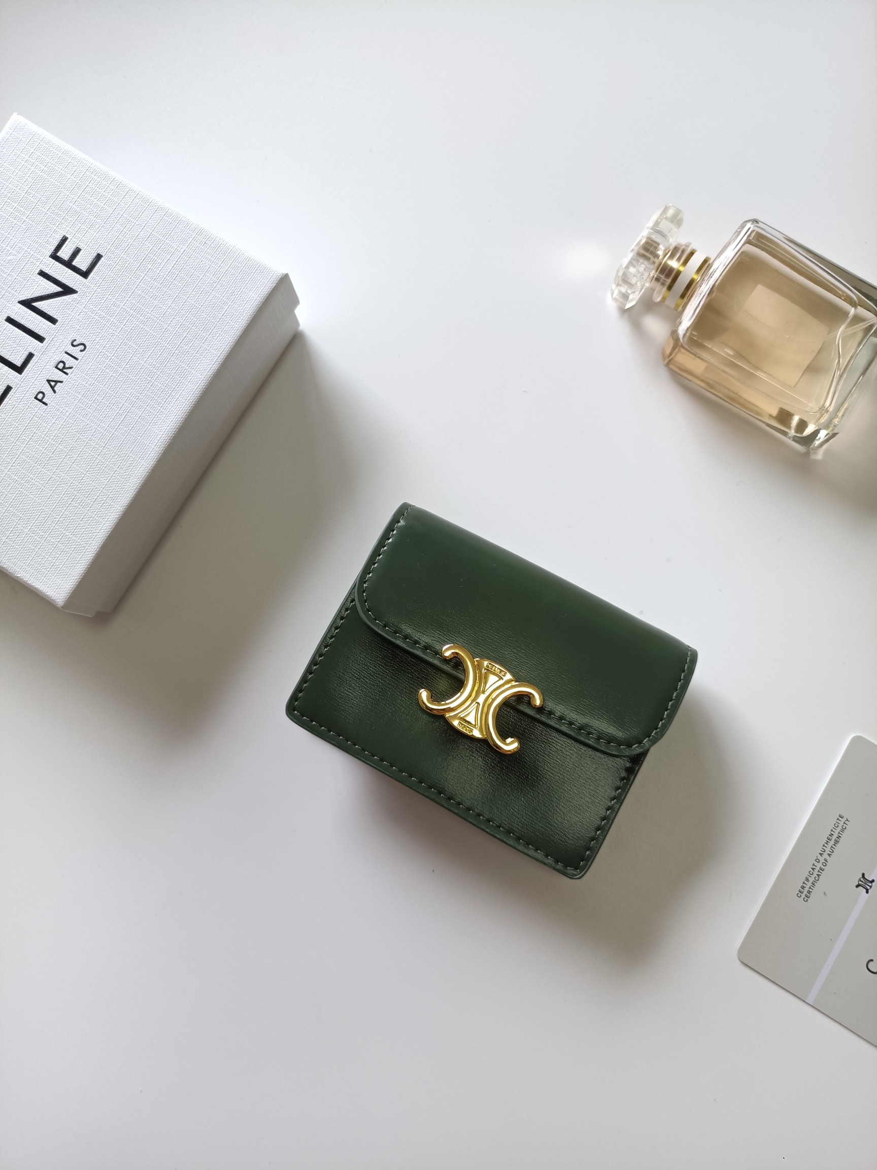 CELINE セリーヌ カードケース グリーン 二つ折り 💼 - 画像 2