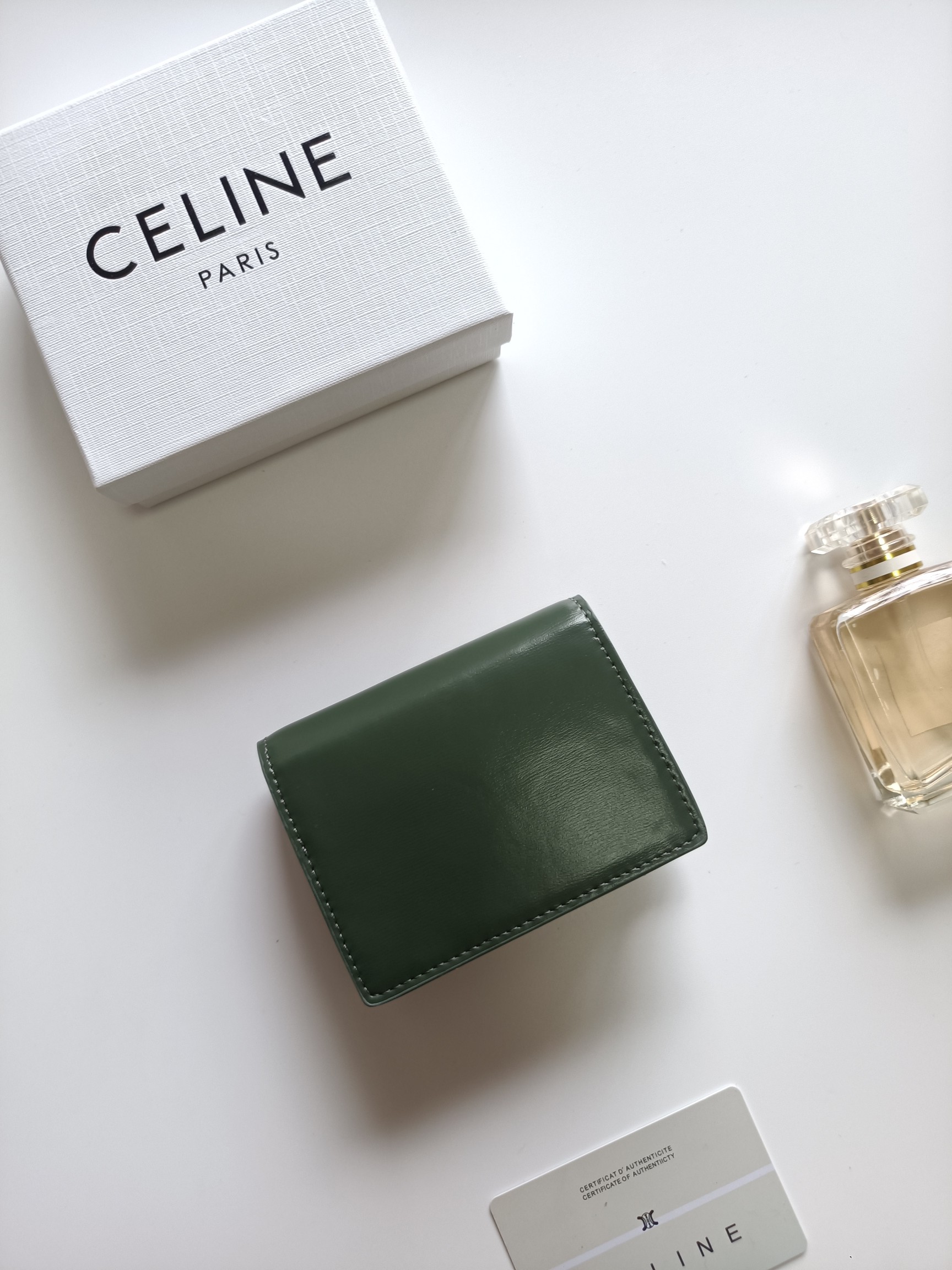 CELINE セリーヌ カードケース グリーン 二つ折り 💼 - 画像 3