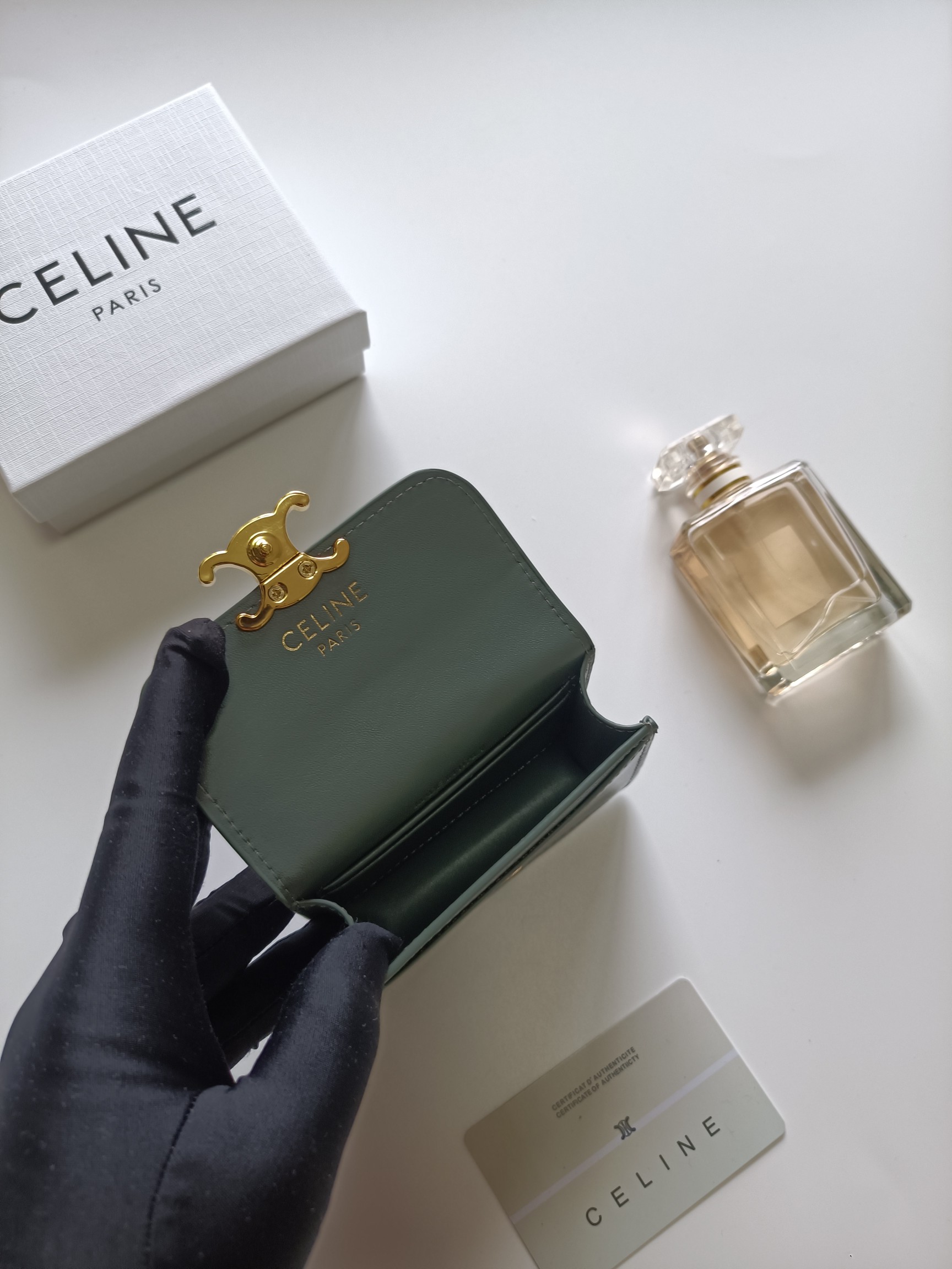 CELINE セリーヌ カードケース グリーン 二つ折り 💼 - 画像 6