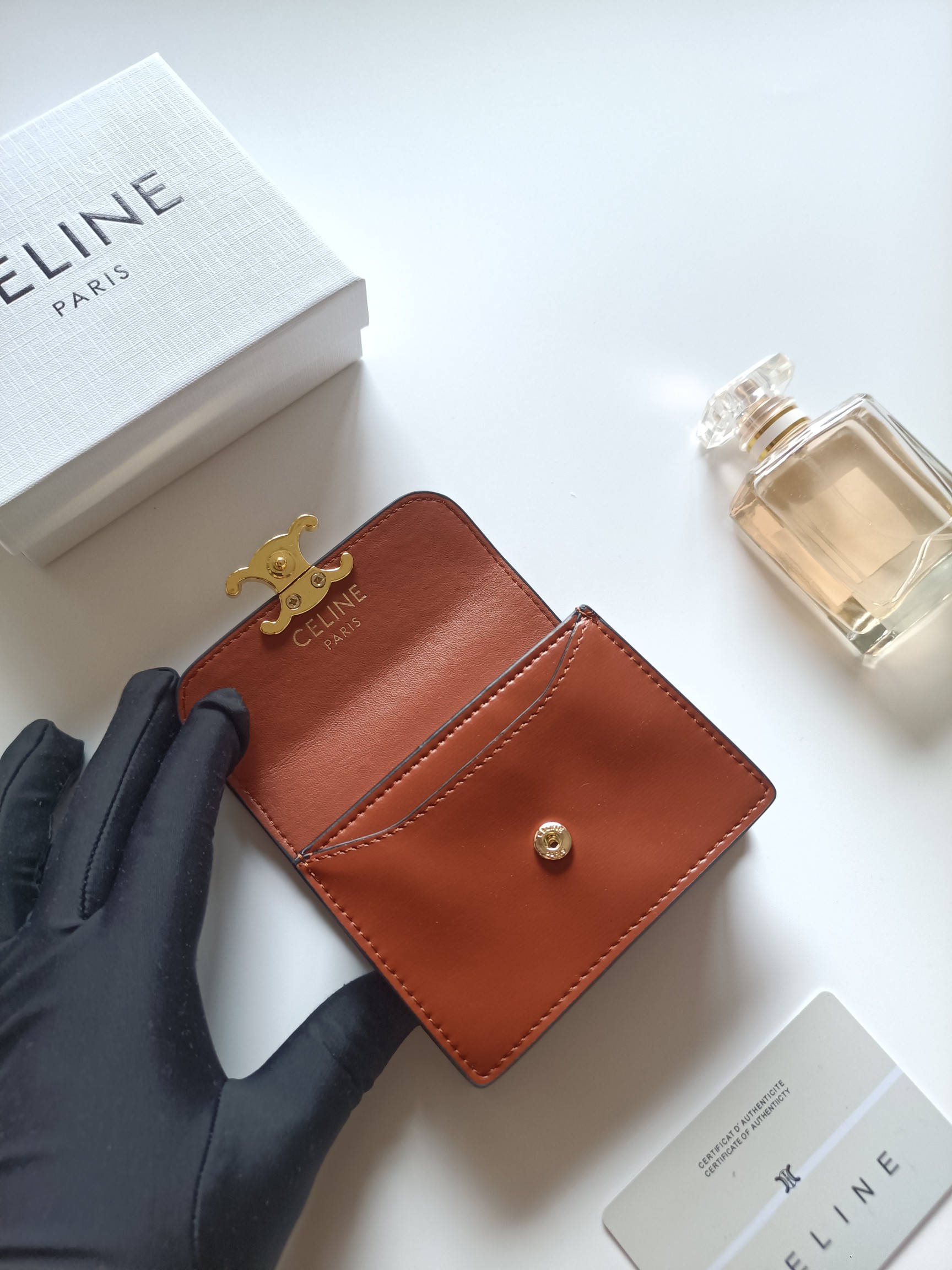 CELINE ピンクレッド キャメル ワルツ マイクロウォレット 🧳 軽量でコンパクトなデザイン、カード収納に最適。 - 画像 4