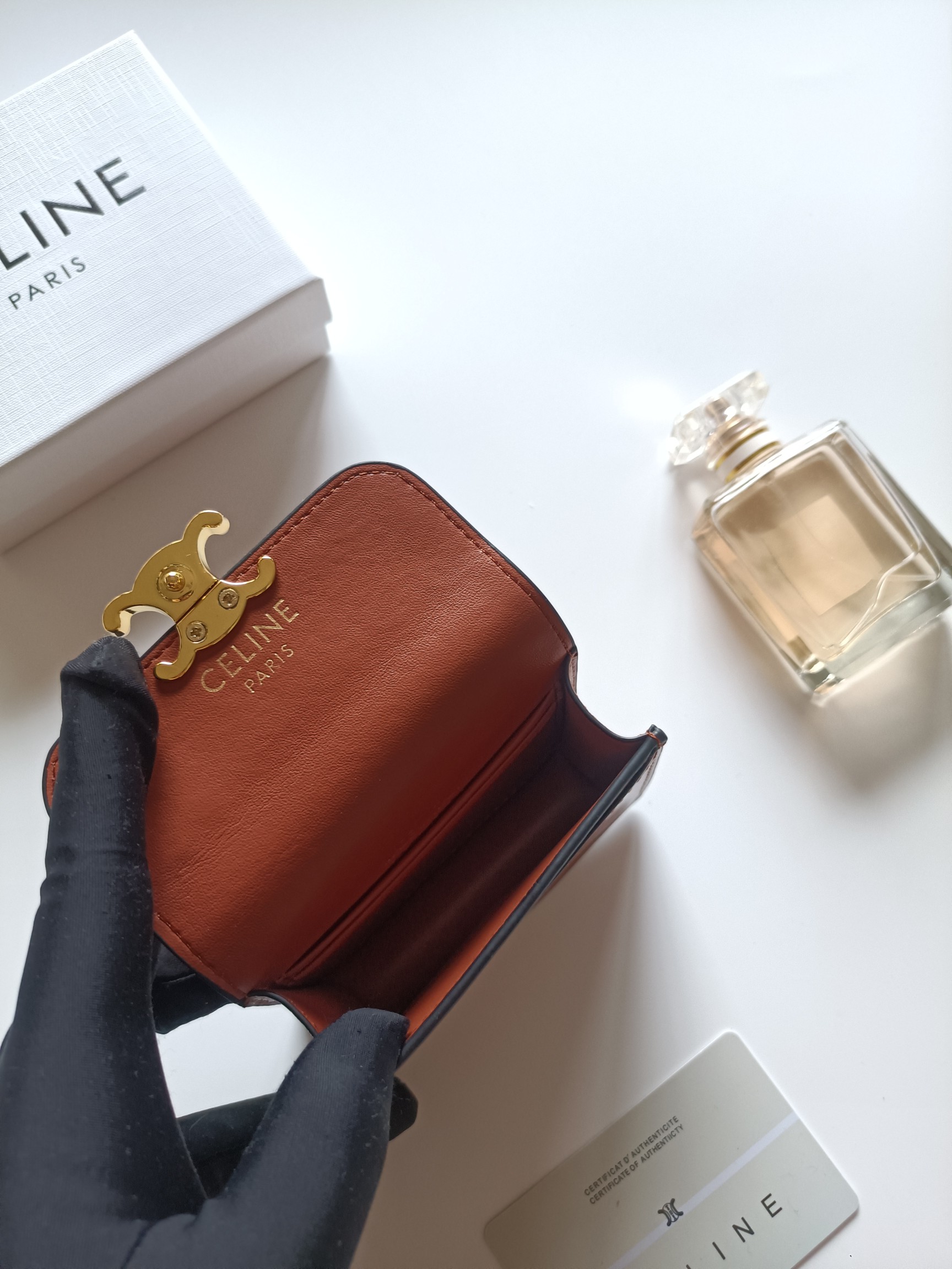 CELINE ピンクレッド キャメル ワルツ マイクロウォレット 🧳 軽量でコンパクトなデザイン、カード収納に最適。 - 画像 5