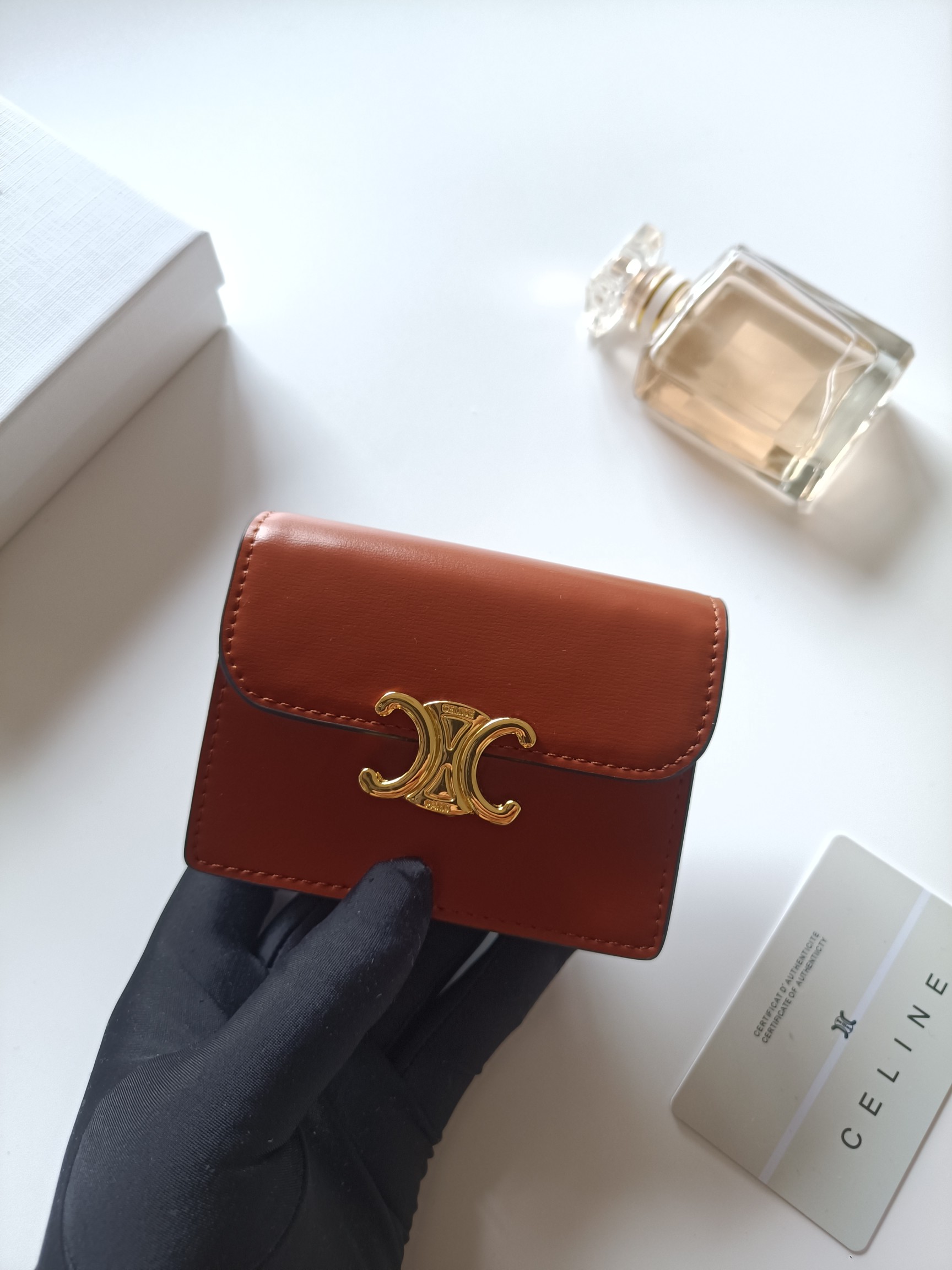 CELINE ピンクレッド キャメル ワルツ マイクロウォレット 🧳 軽量でコンパクトなデザイン、カード収納に最適。 - 画像 6