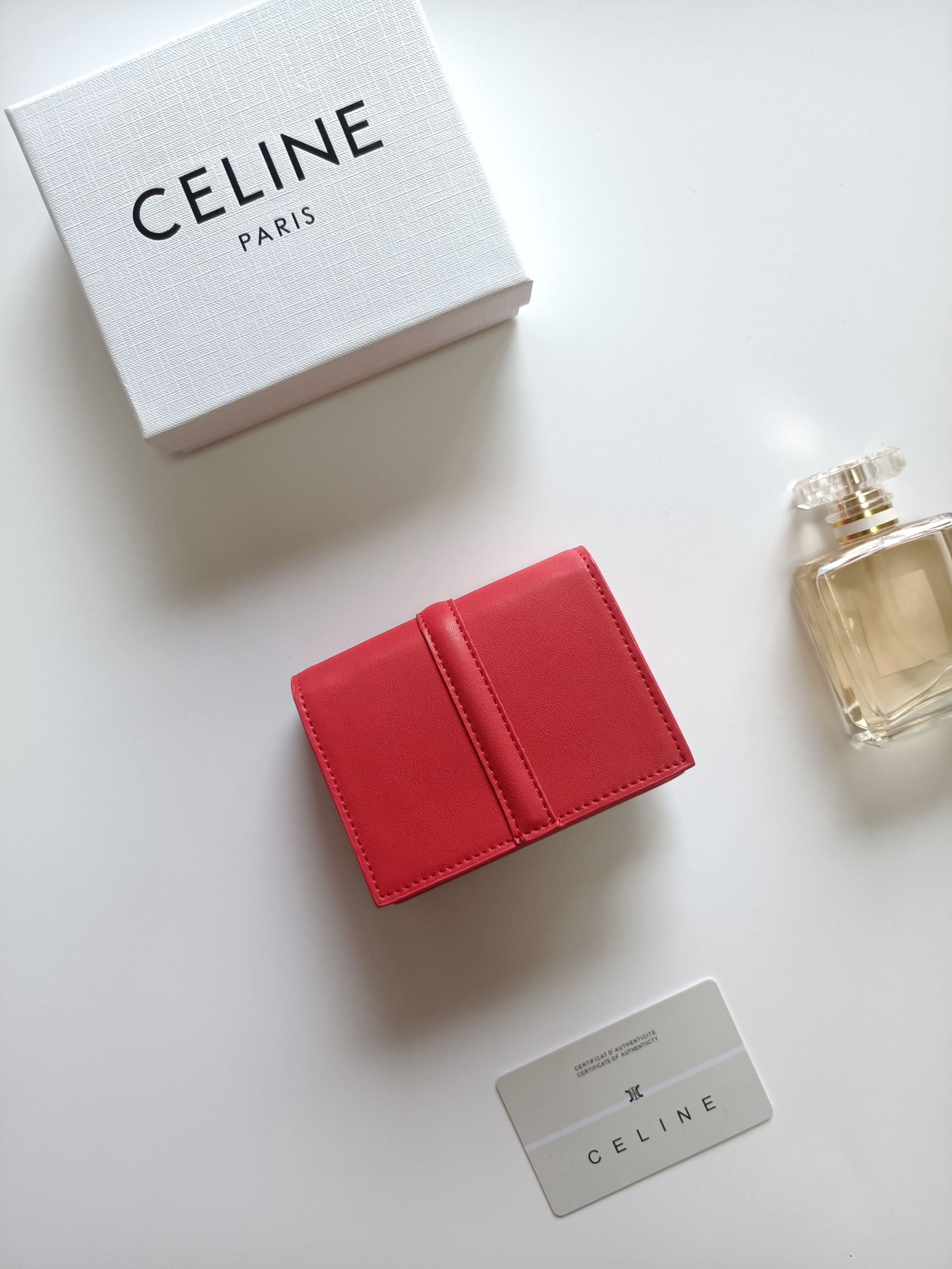 CELINE レッド サイフ 長財布 レディース ゴールド留め 固定式 1枚入れ 2枚折り 1つ折り財布 1色入 🧳 - 画像 3