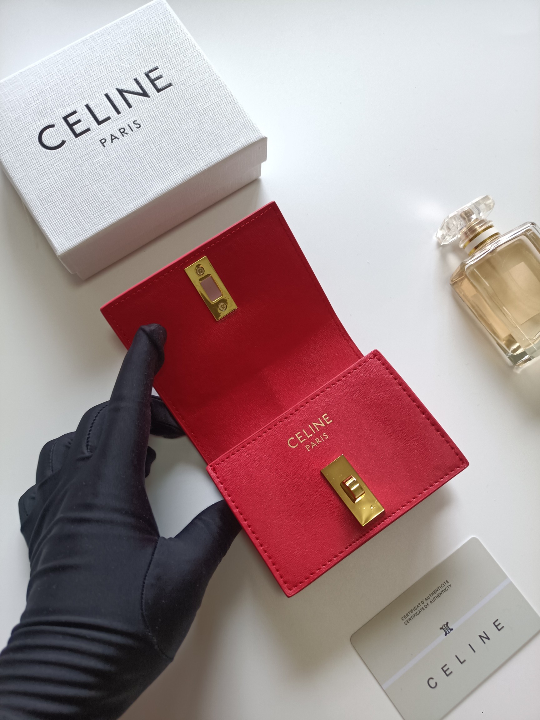 CELINE レッド サイフ 長財布 レディース ゴールド留め 固定式 1枚入れ 2枚折り 1つ折り財布 1色入 🧳 - 画像 4