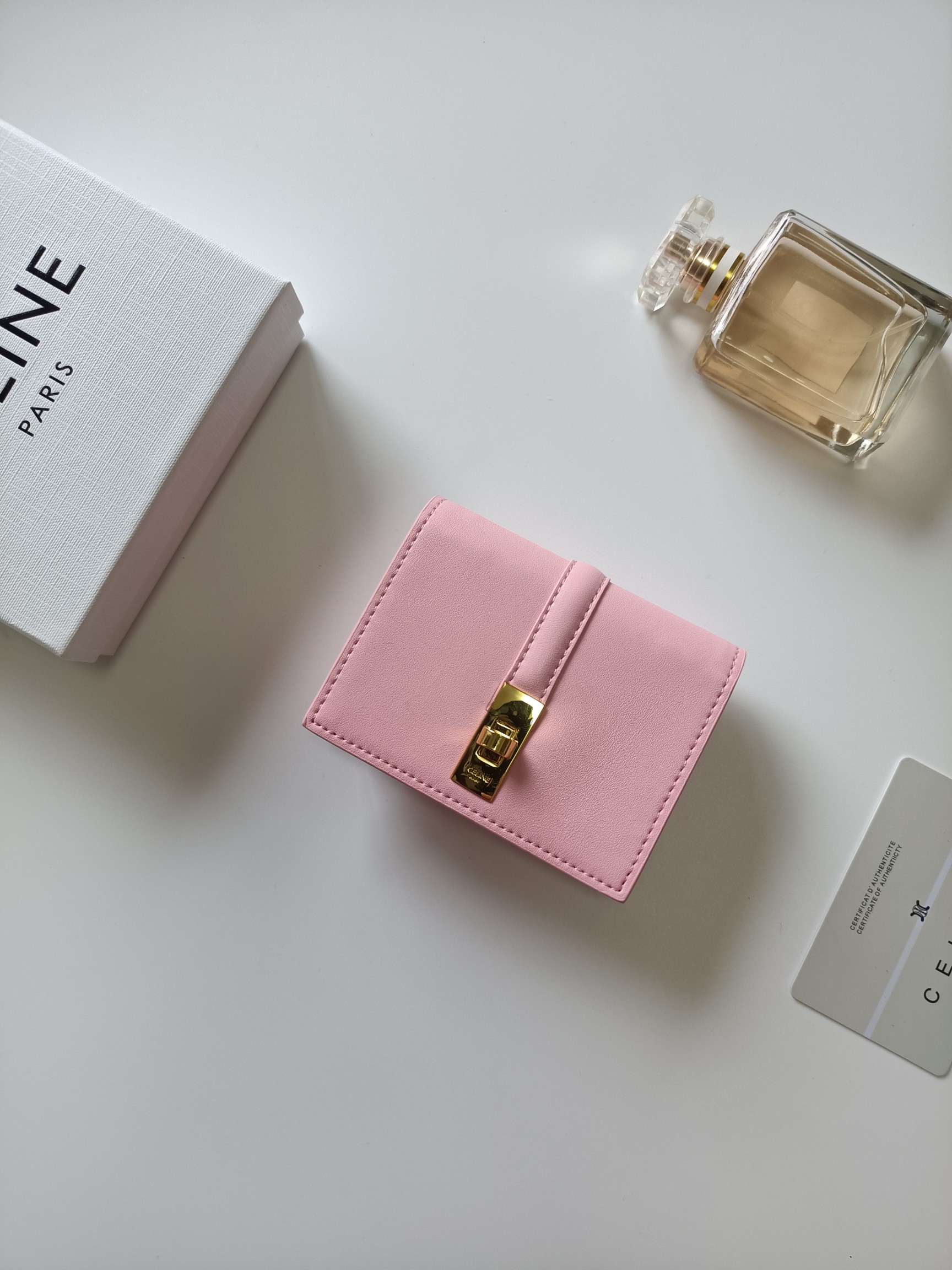 CELINE ピンク サイフ 二つ折り財布 レディース 金具 シンプル おしゃれ 💖 - 画像 2