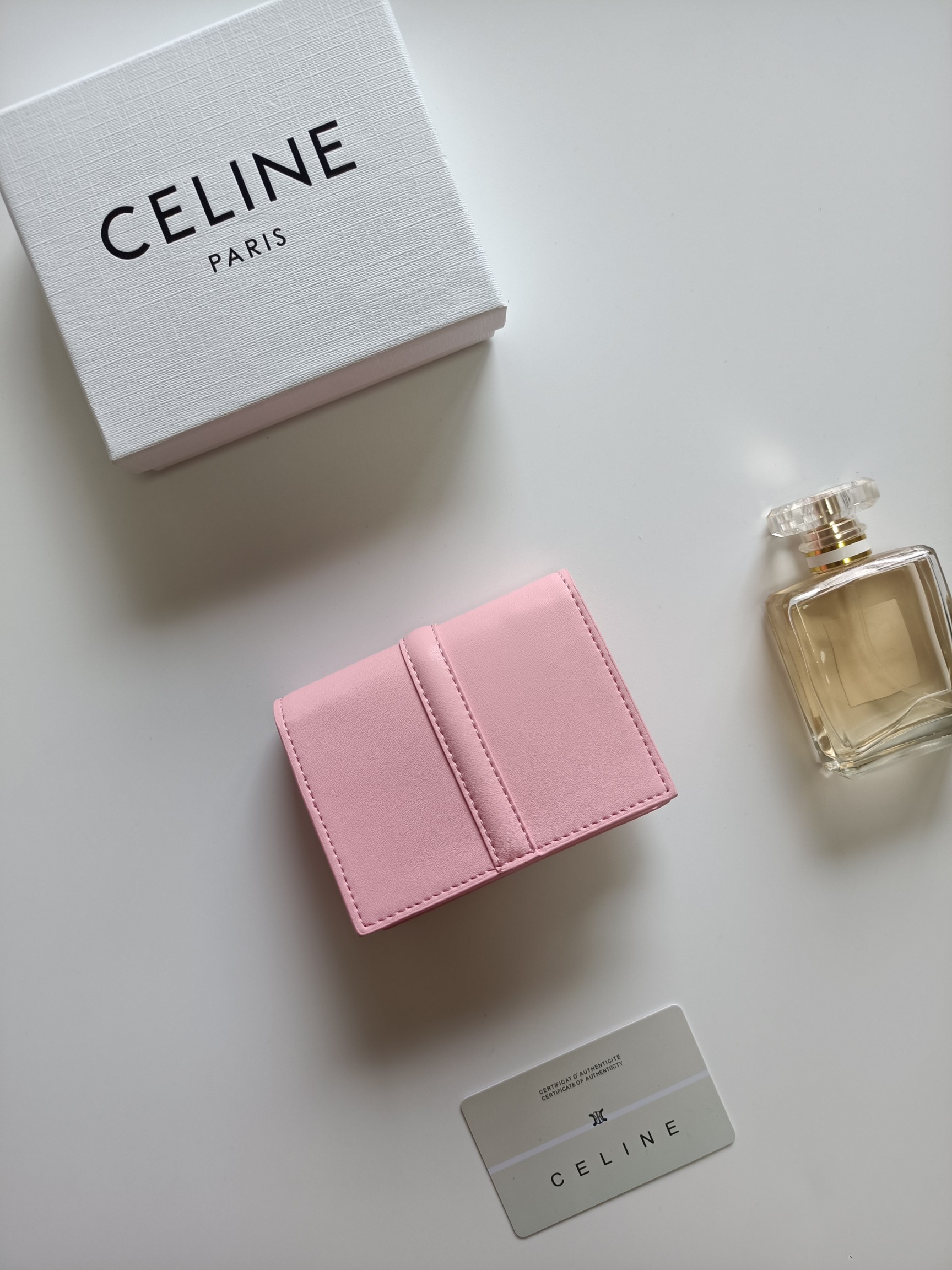 CELINE ピンク サイフ 二つ折り財布 レディース 金具 シンプル おしゃれ 💖 - 画像 3