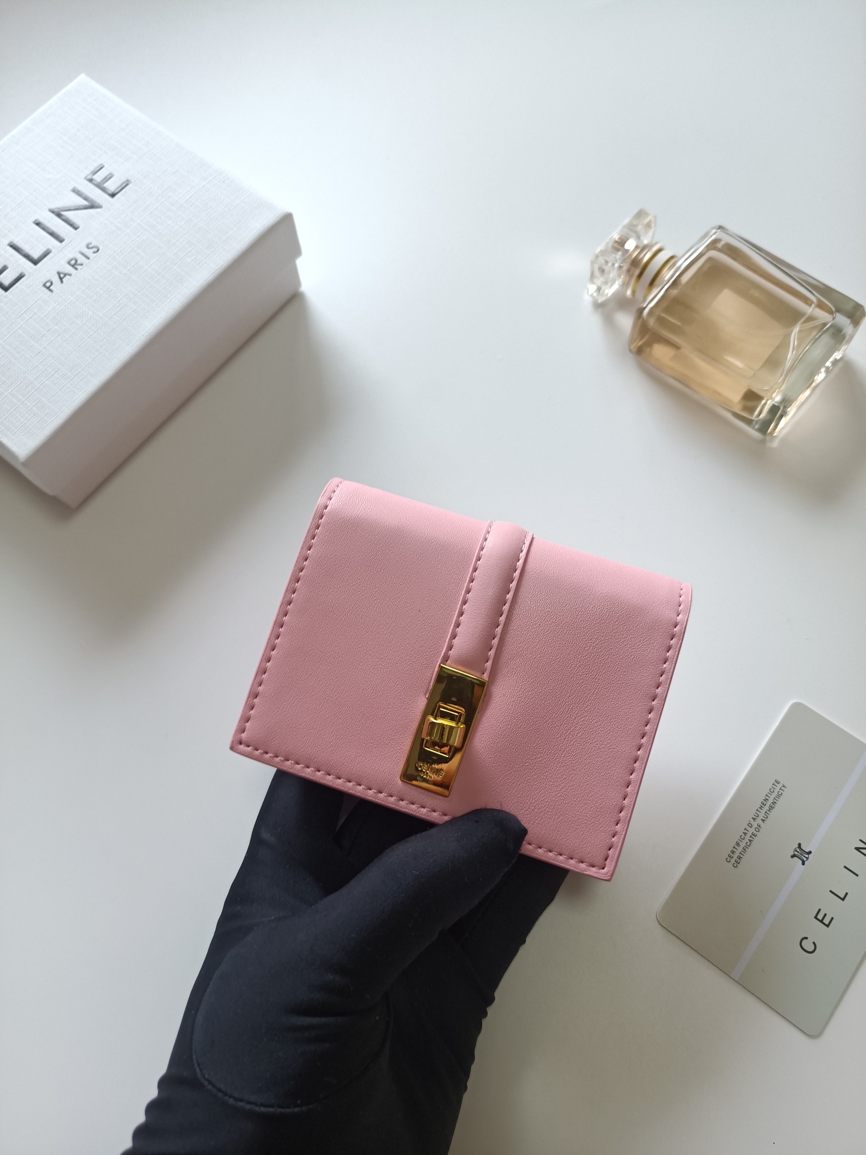 CELINE ピンク サイフ 二つ折り財布 レディース 金具 シンプル おしゃれ 💖 - 画像 4