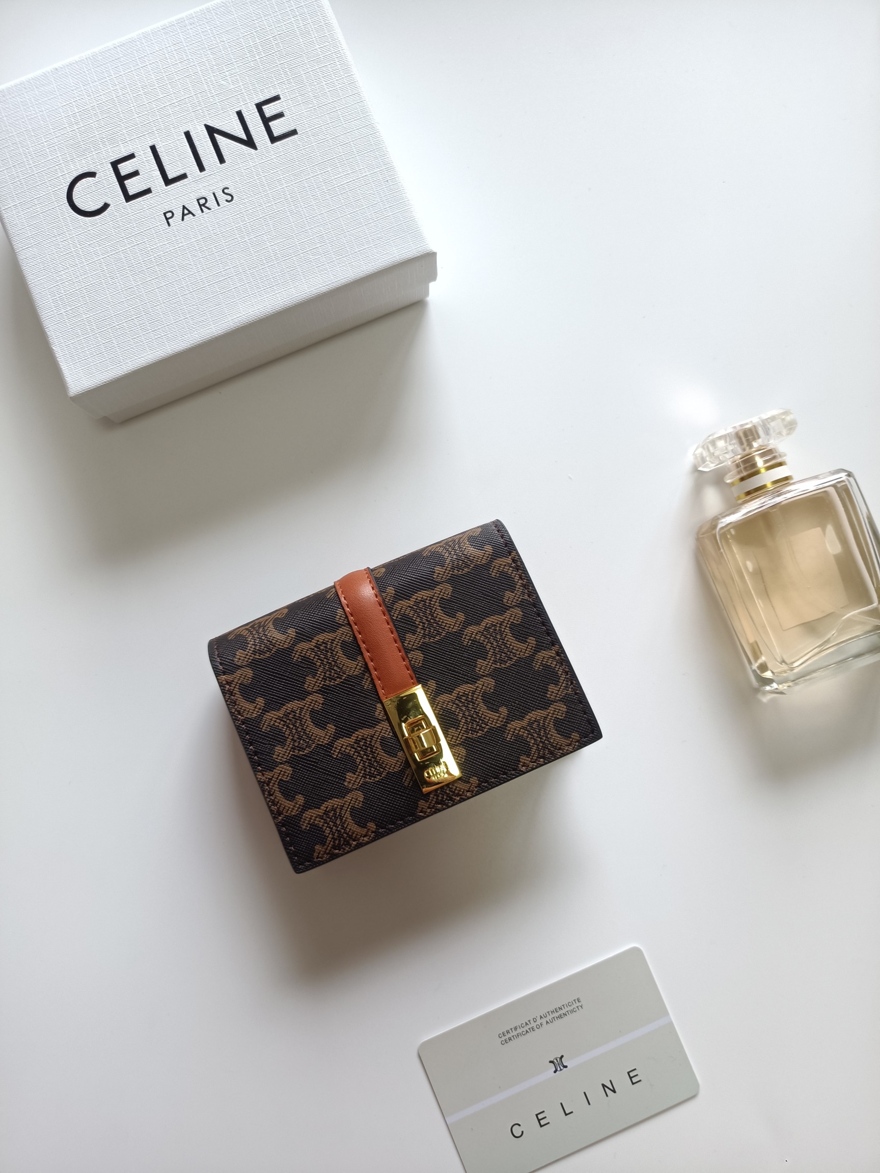 CELINE ファイン ウォレット ブラウン シグネチャー柄 二つ折り財布 🌟