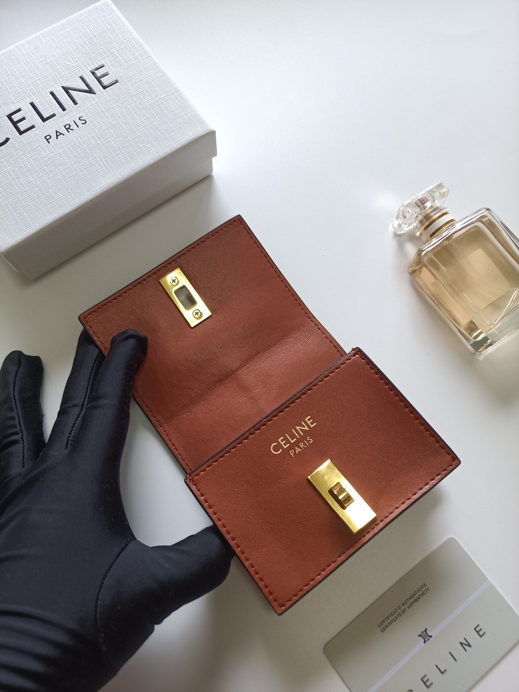 CELINE ファイン ウォレット ブラウン シグネチャー柄 二つ折り財布 🌟 - 画像 5