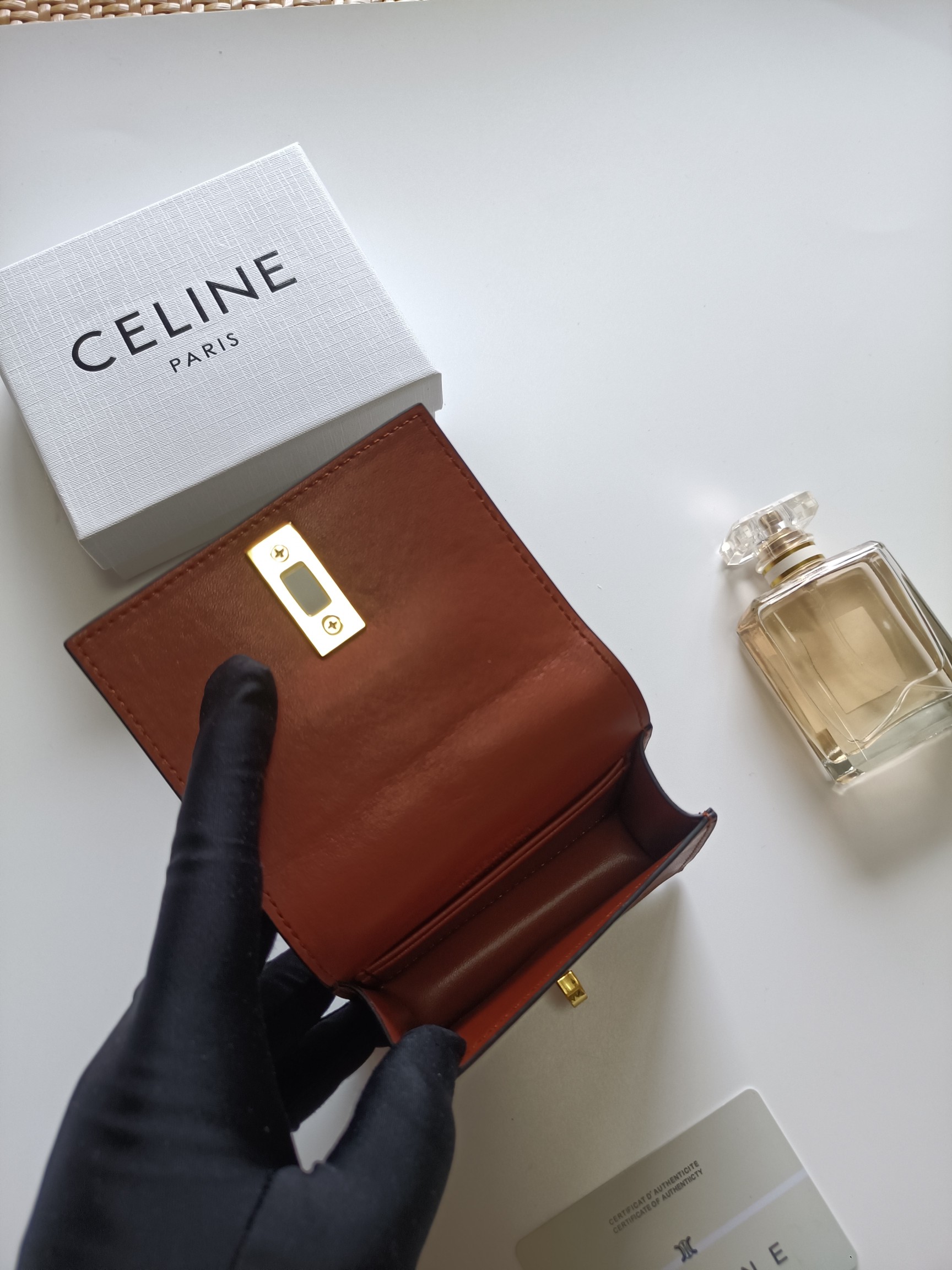 CELINE ファイン ウォレット ブラウン シグネチャー柄 二つ折り財布 🌟 - 画像 6