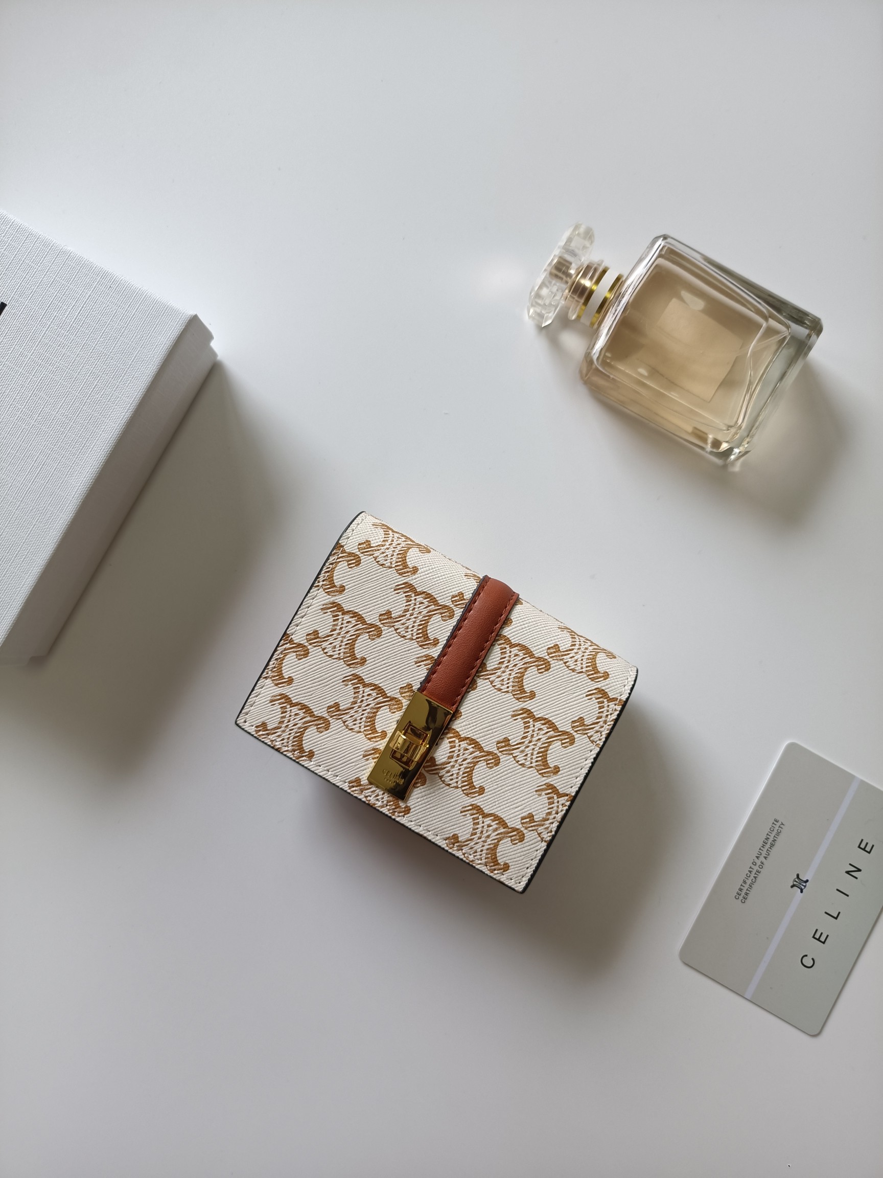 CELINE プチキャリ ウォレット レザー コインケース 2way 🎁 ホワイト×ブラウン 1色入 - 画像 2