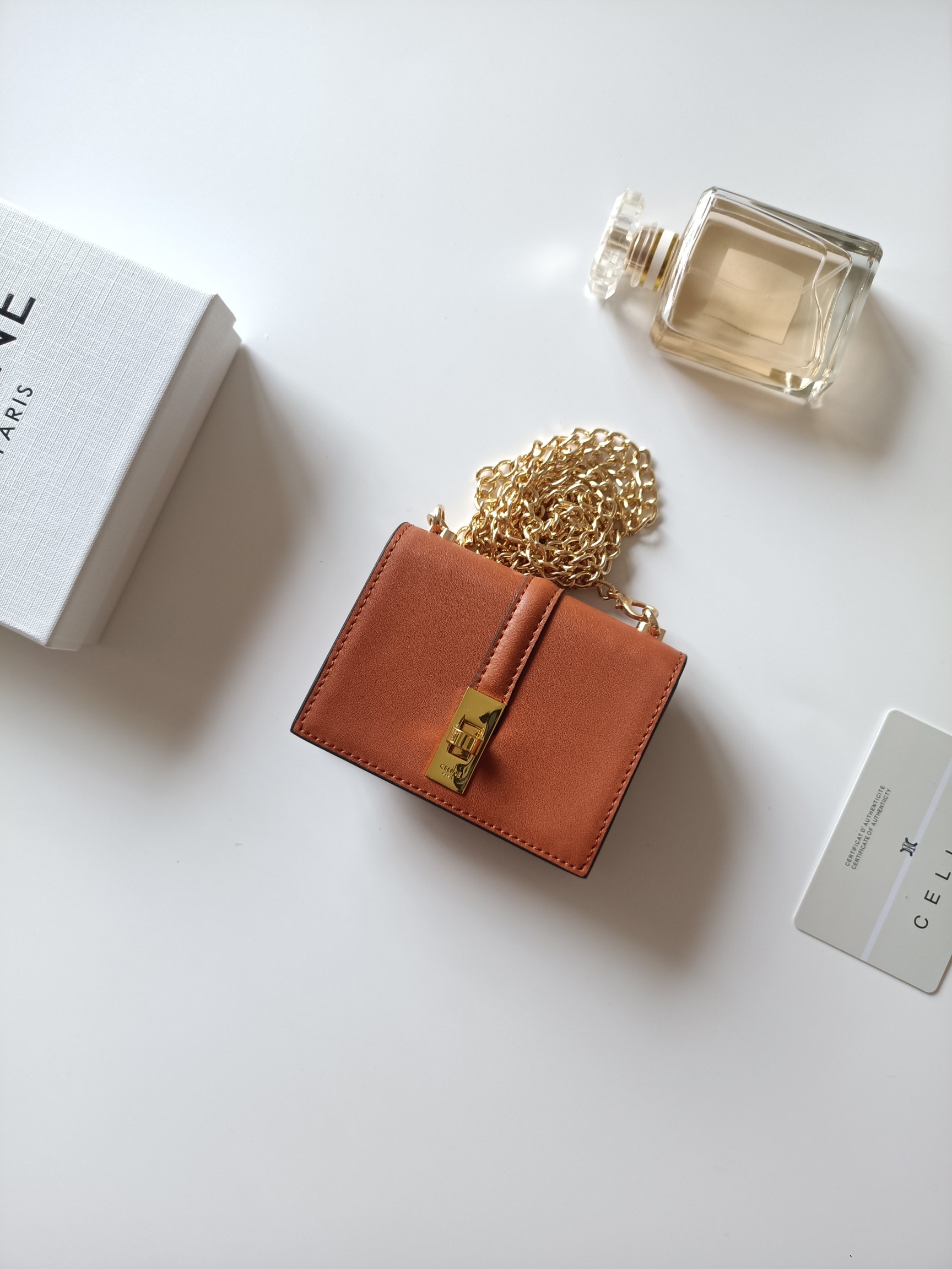 CELINE ベルト付きチェーンショルダー ウォレット ブラウン 🎁 1色入 - 画像 2