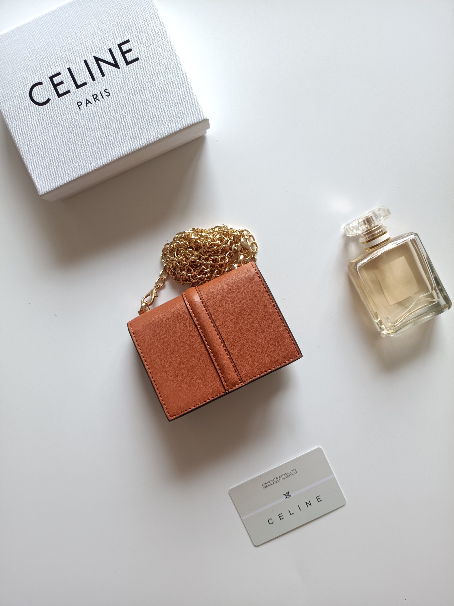 CELINE ベルト付きチェーンショルダー ウォレット ブラウン 🎁 1色入 - 画像 3