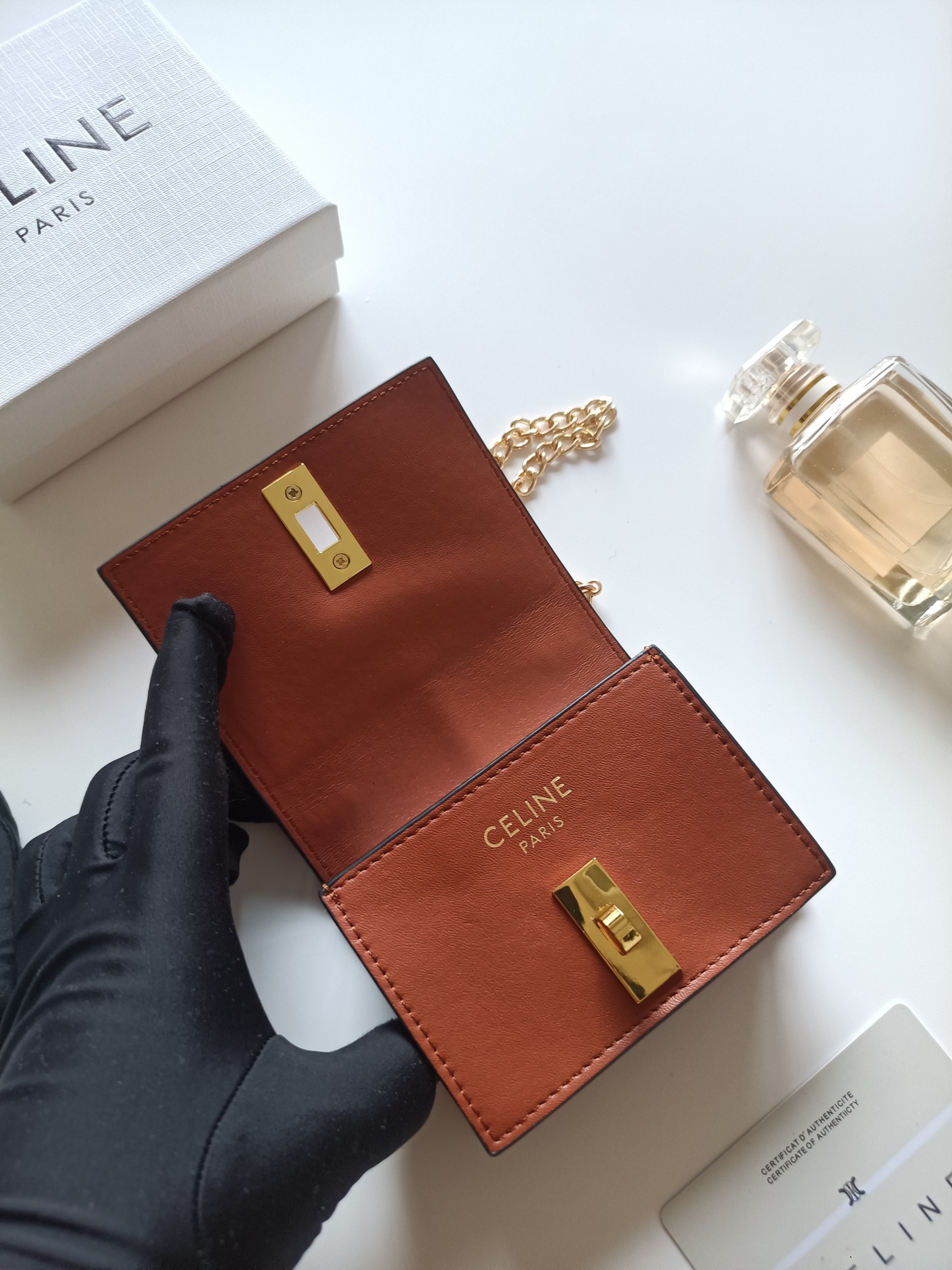 CELINE ベルト付きチェーンショルダー ウォレット ブラウン 🎁 1色入 - 画像 5