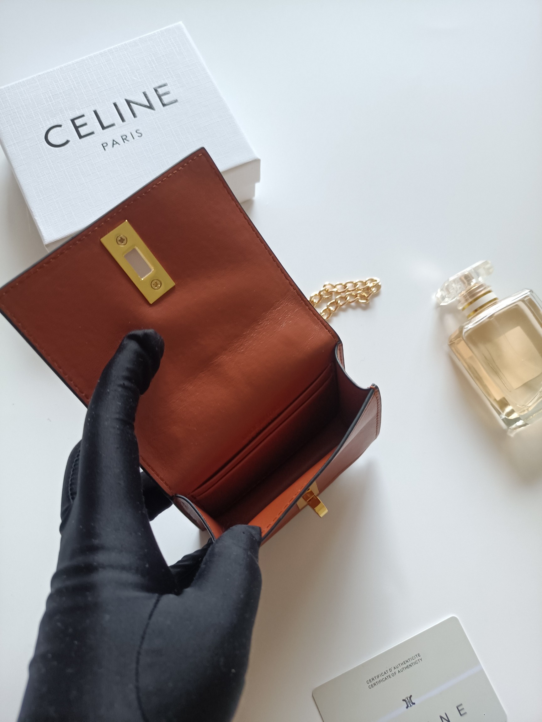 CELINE ベルト付きチェーンショルダー ウォレット ブラウン 🎁 1色入 - 画像 6