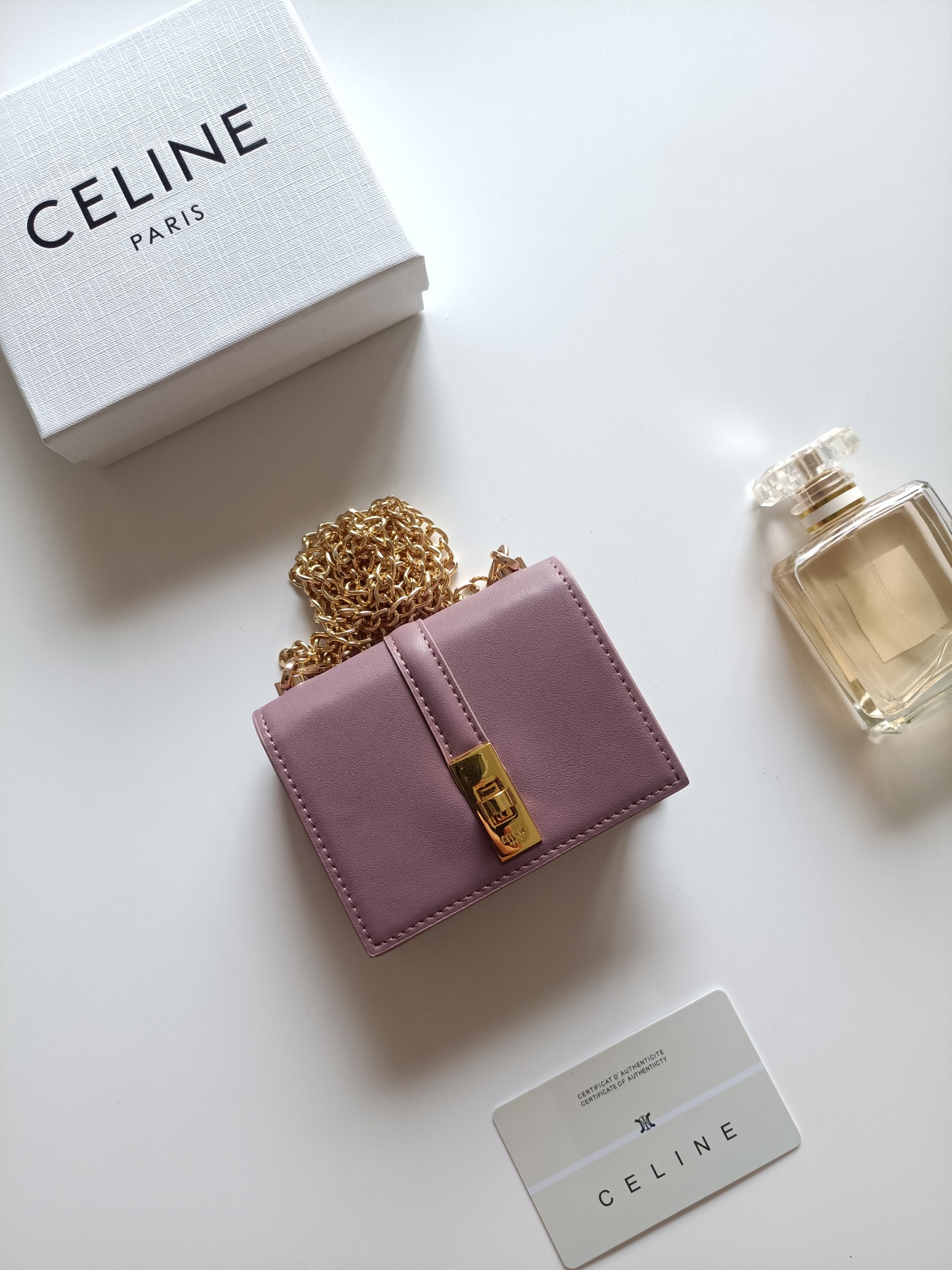CELINE ピンク ミニウォレット チェーン付き 二つ折り財布 💼