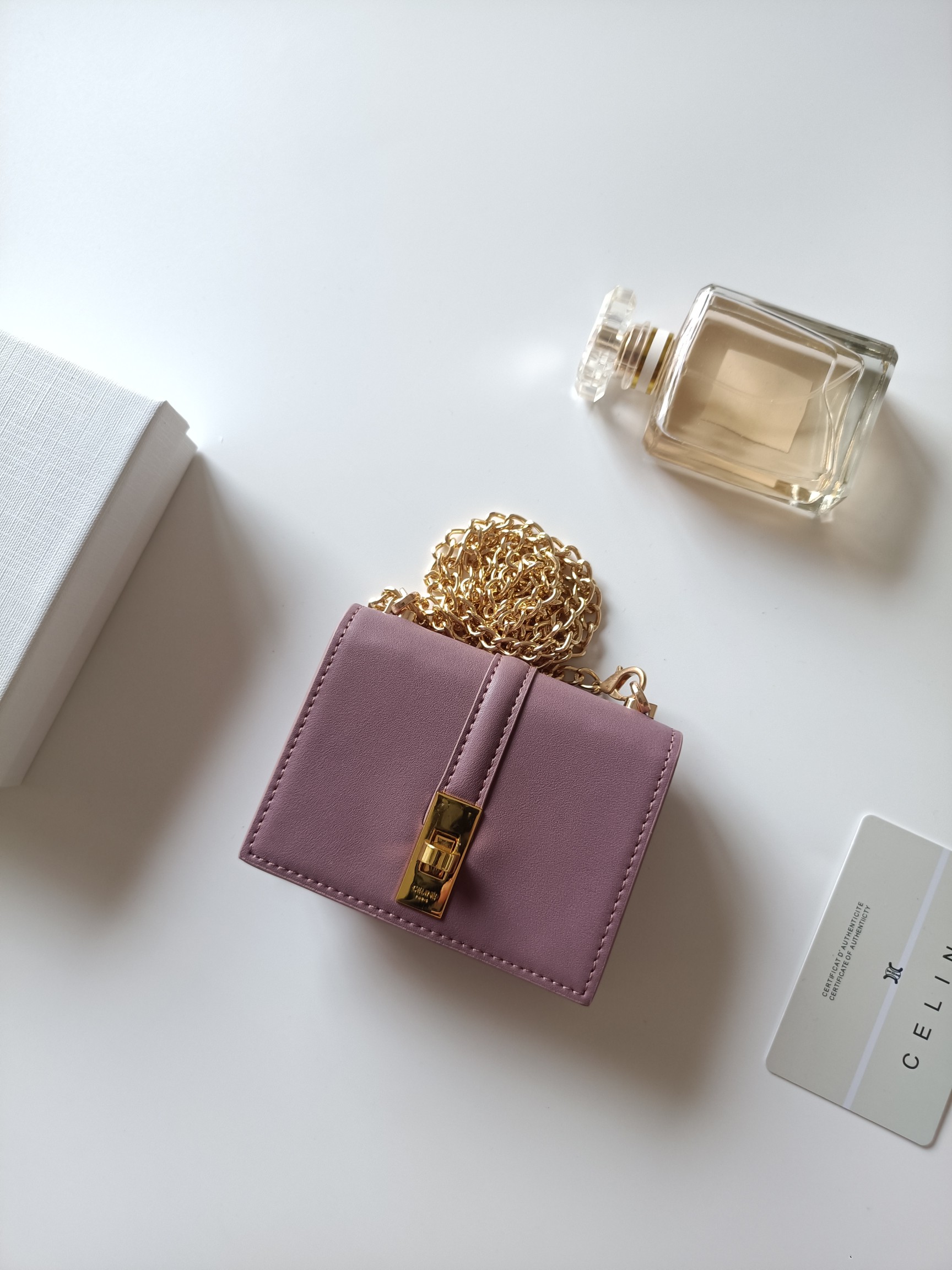 CELINE ピンク ミニウォレット チェーン付き 二つ折り財布 💼 - 画像 2