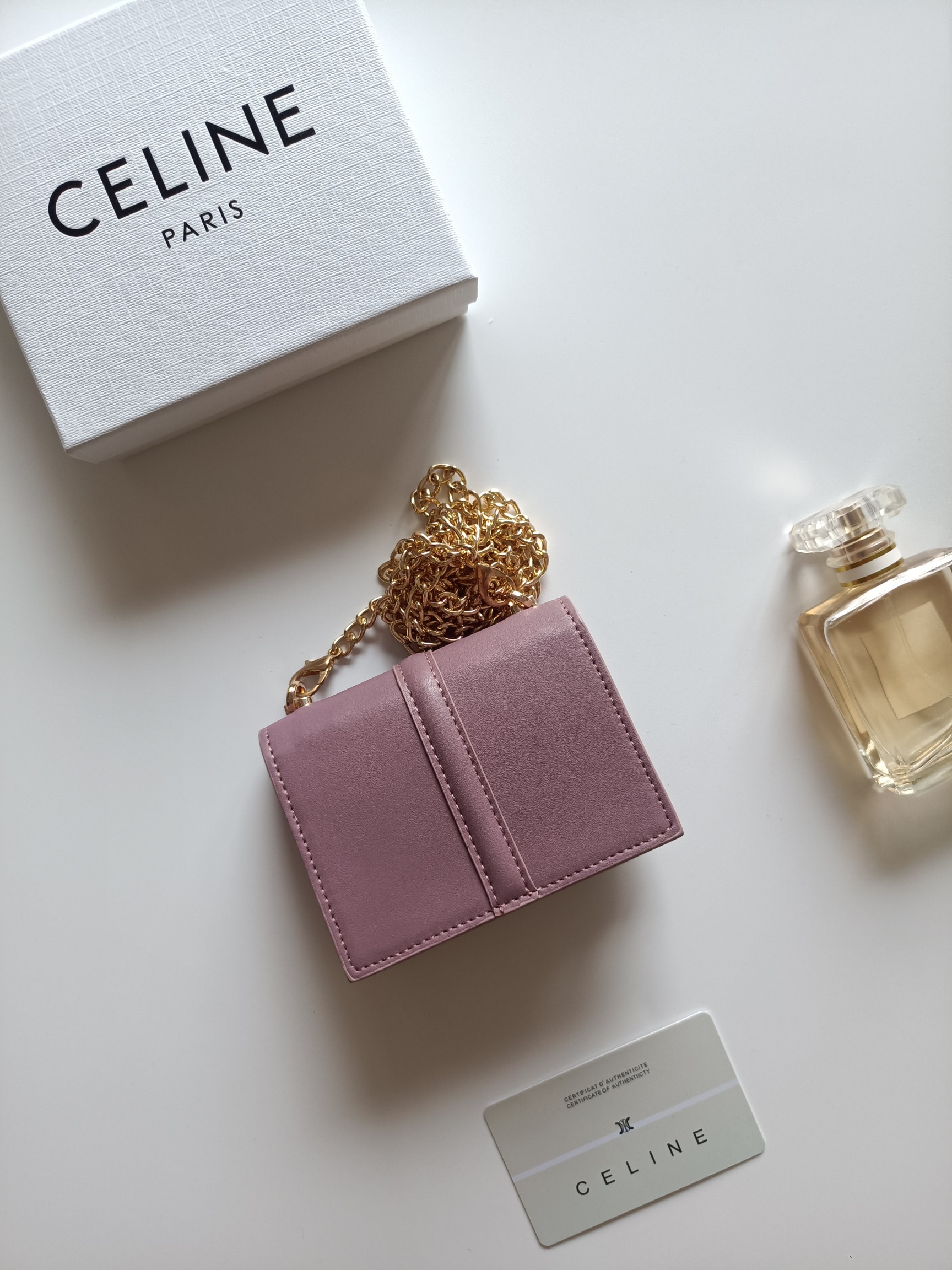 CELINE ピンク ミニウォレット チェーン付き 二つ折り財布 💼 - 画像 3