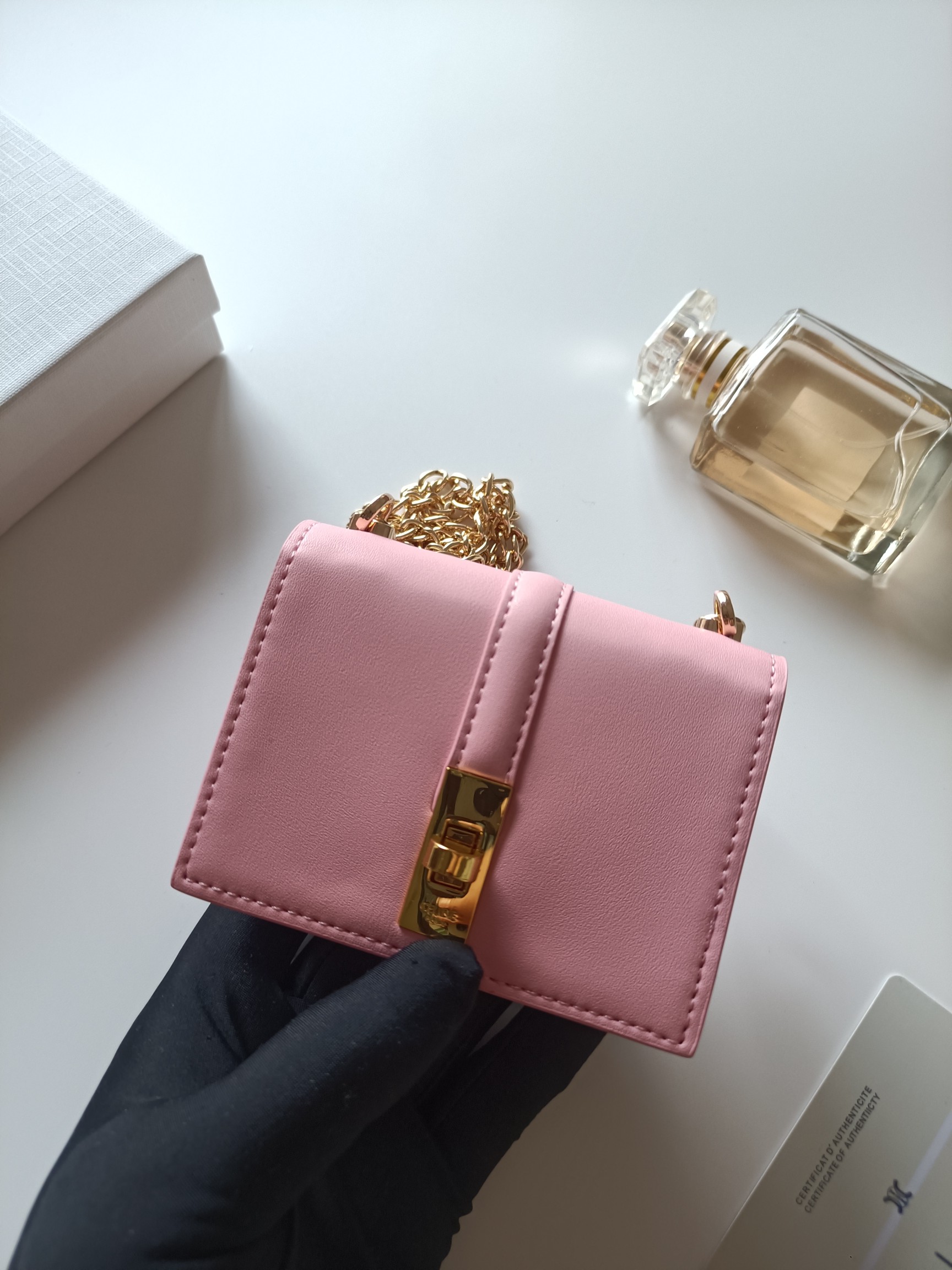 CELINE ピンク ミニウォレット 鍵付きチェーンショルダー ショルダーバッグ 1色入 💖 - 画像 4