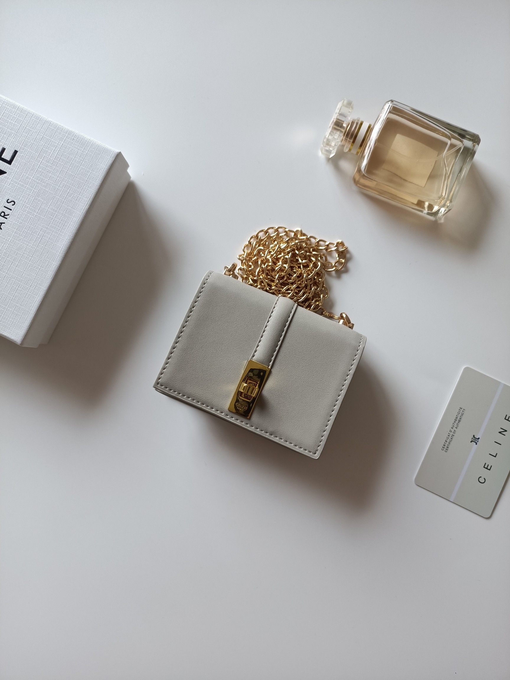 CELINE プチウォレット ゴールド金具 シルバー 1枚入 🌟 - 画像 2