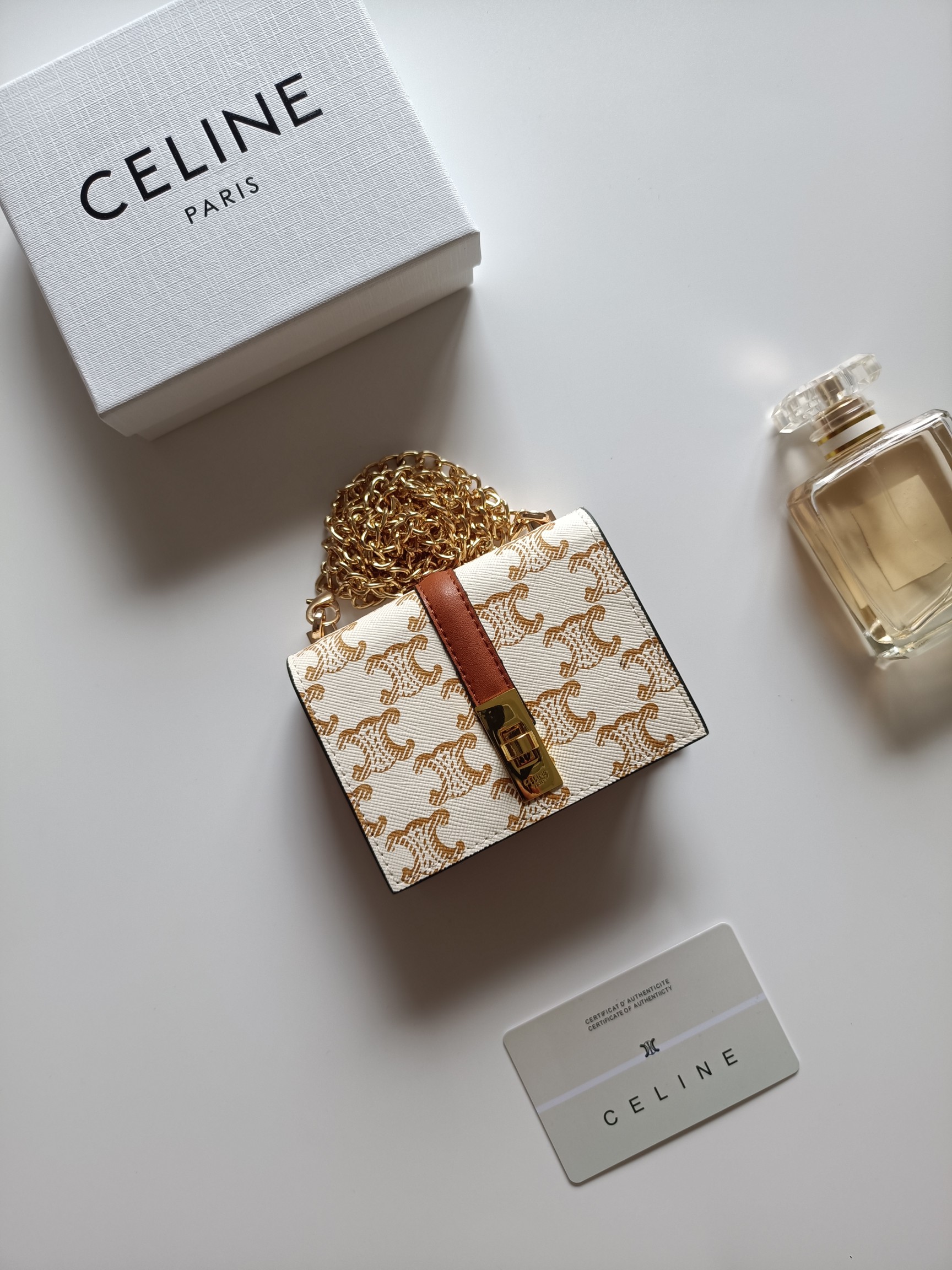 CELINE ワンピース ミニウォレット フラップ付き チェーン付き クロスボディ ベージュ🔥