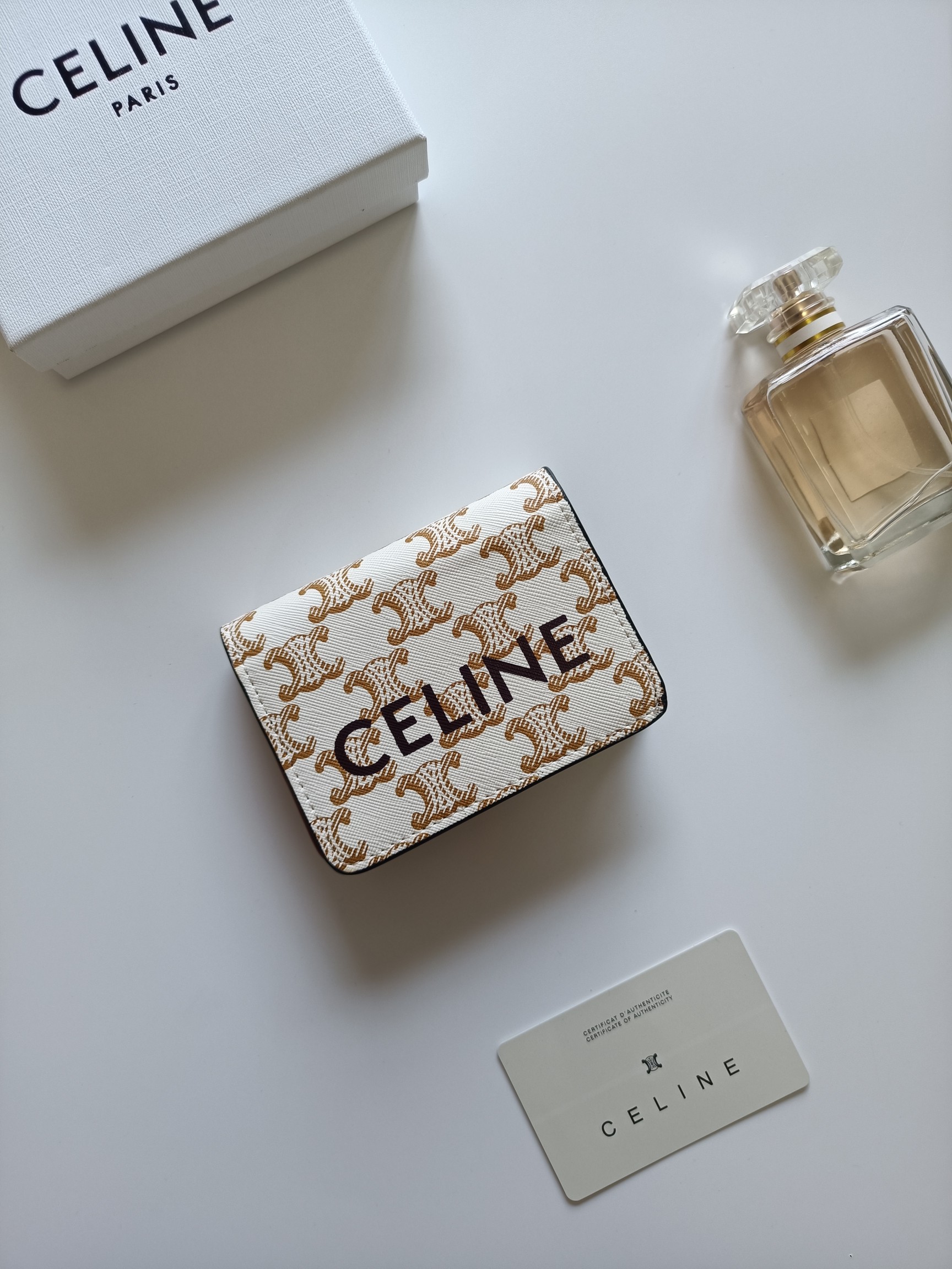 CELINE ポーチ クレジットカードケース シェリーライン ホワイト×ブラウン 4色入 💼