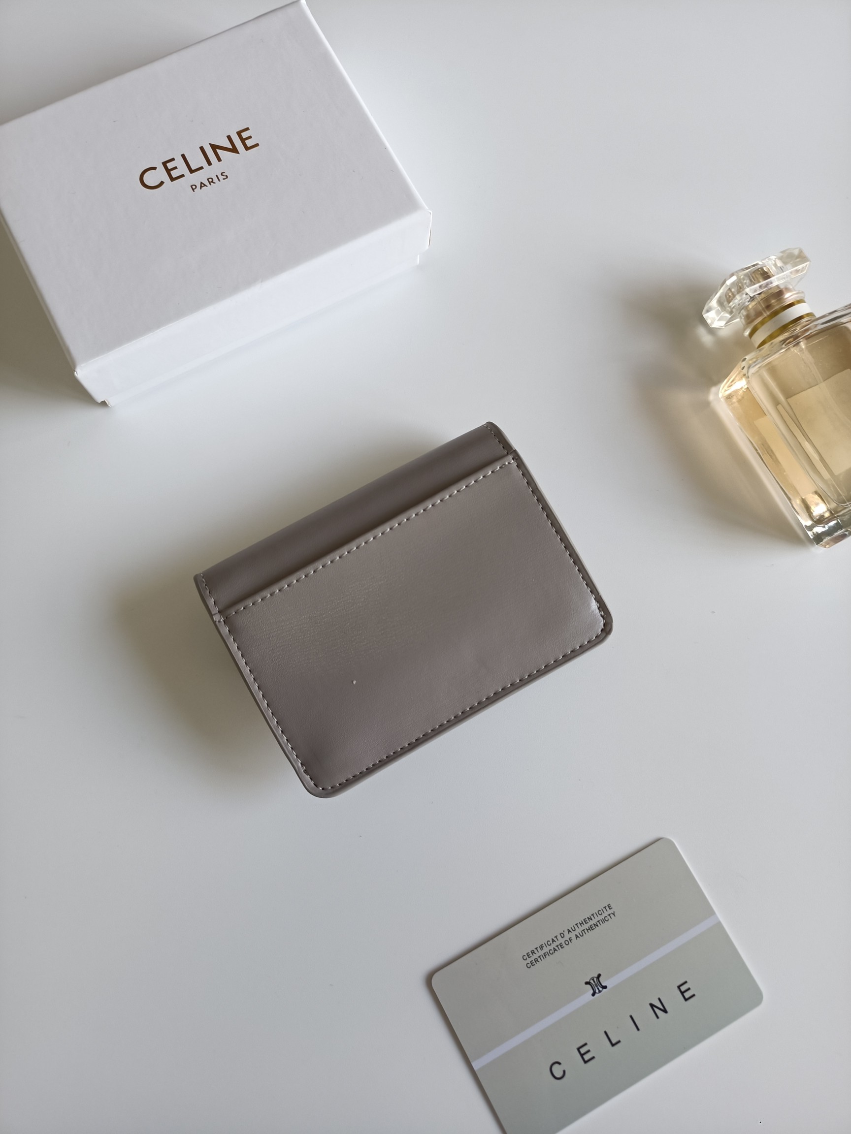 セリーヌ カードケース レザー ラウンドロック グレー 1色 🖤 - 画像 3