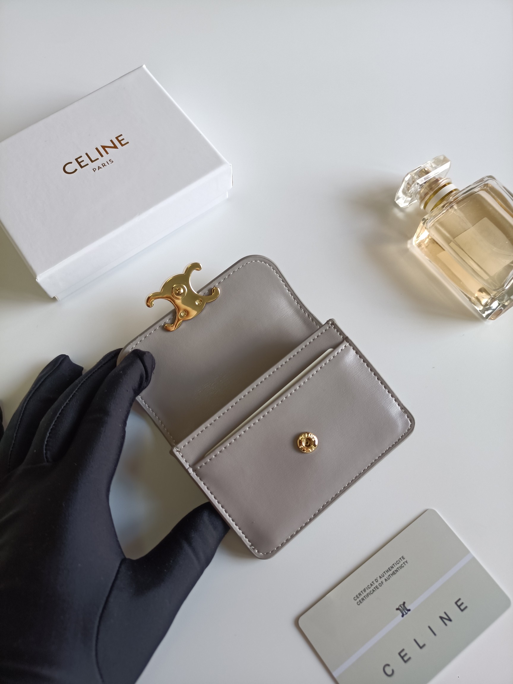 セリーヌ カードケース レザー ラウンドロック グレー 1色 🖤 - 画像 5