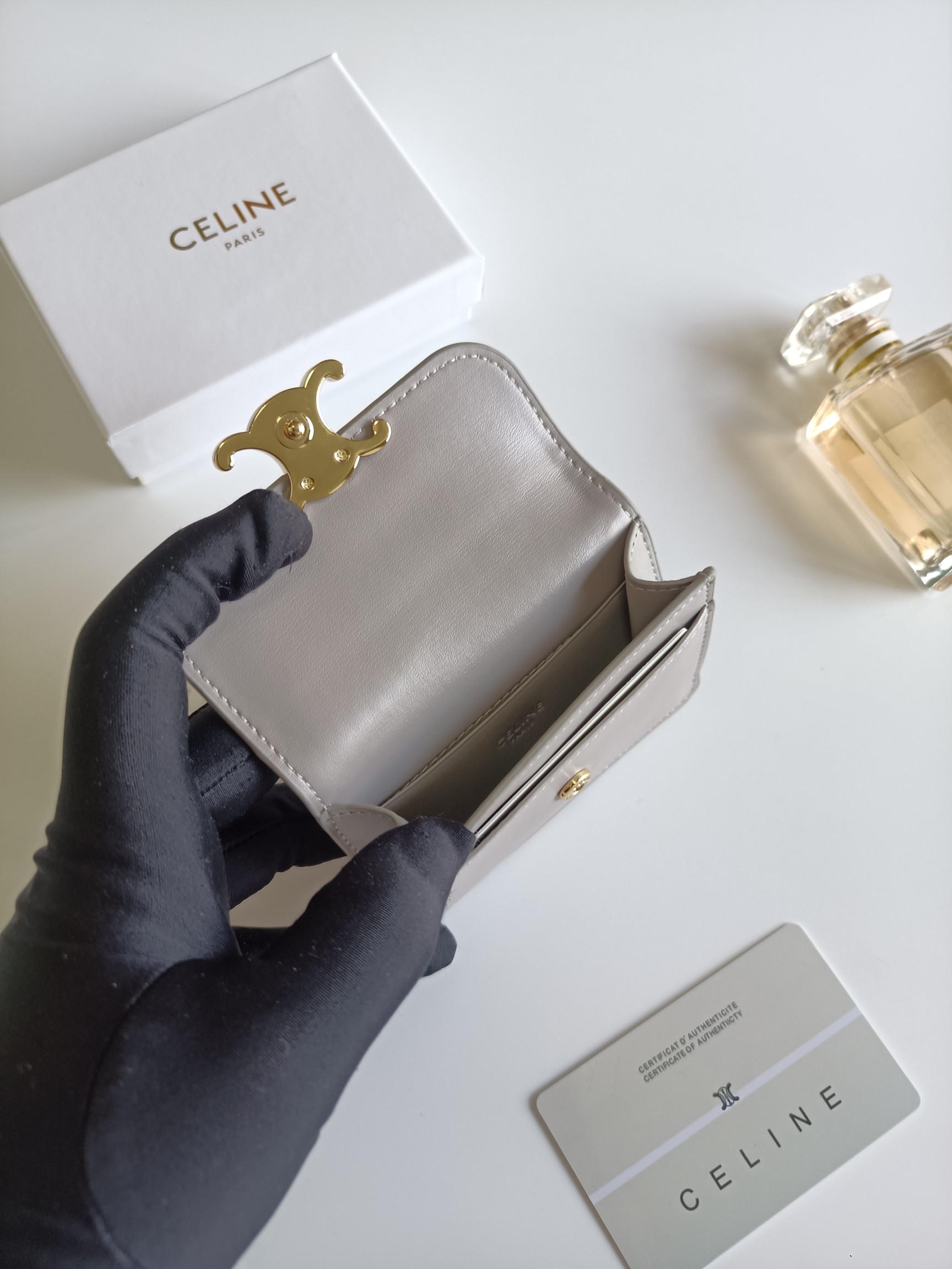 セリーヌ カードケース レザー ラウンドロック グレー 1色 🖤 - 画像 6