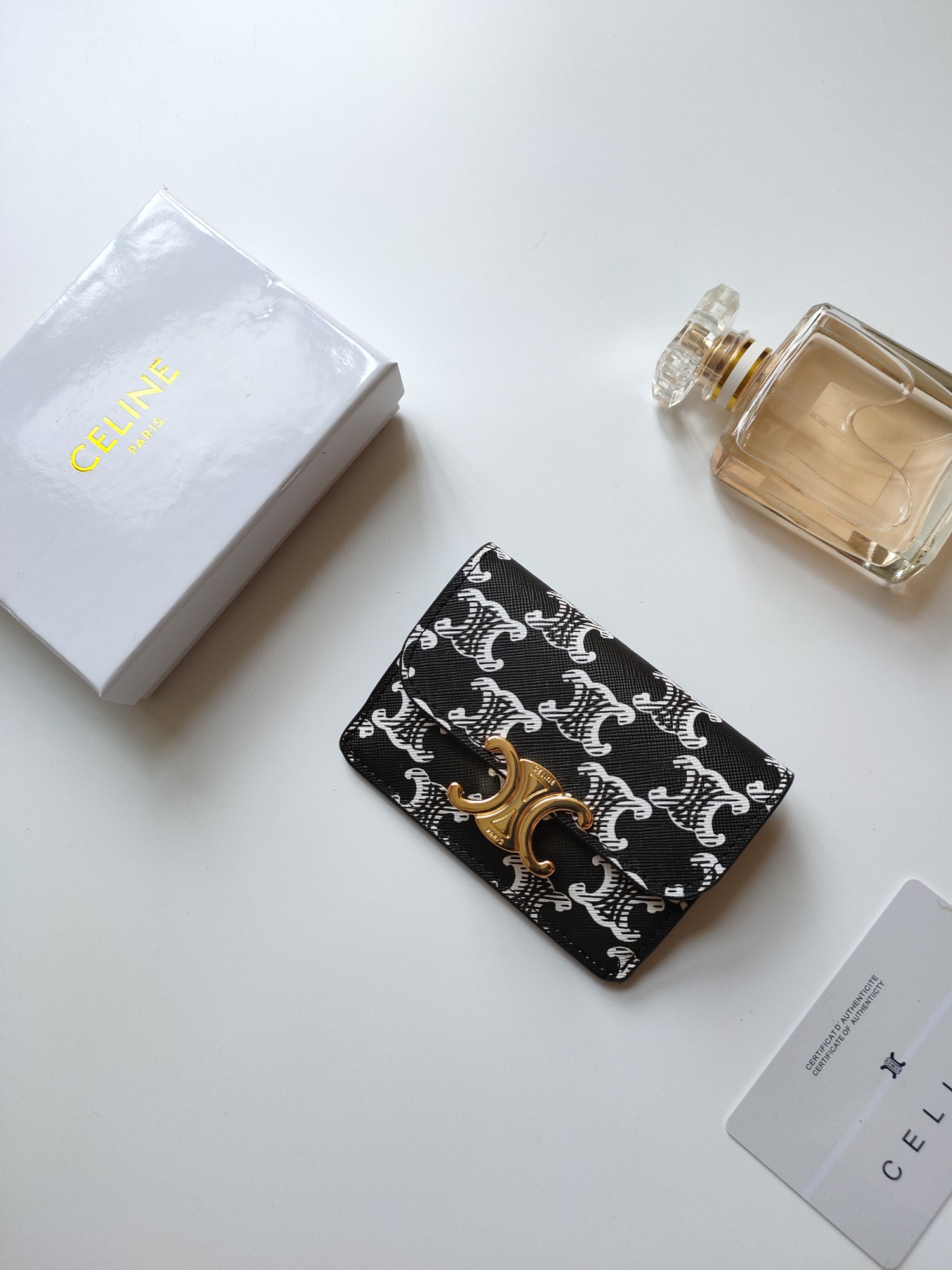 CELINE シリーズ ブラック プリンティング カードケース 🖤 トランクス柄 ゴールドプレート 二つ折り財布 ✨ - 画像 2