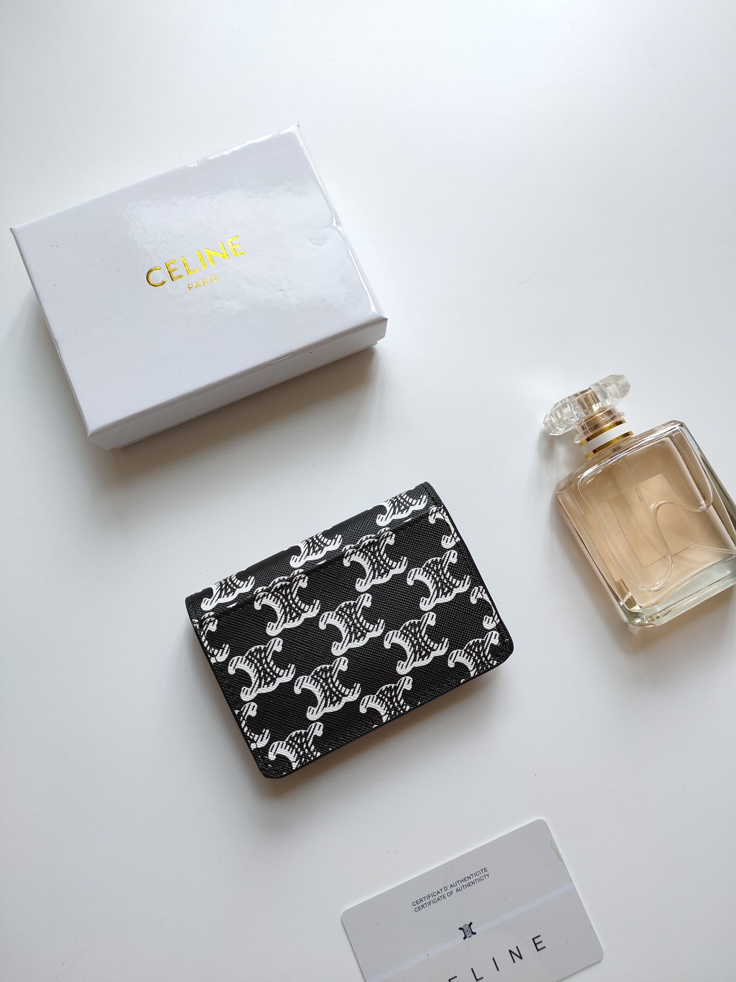 CELINE シリーズ ブラック プリンティング カードケース 🖤 トランクス柄 ゴールドプレート 二つ折り財布 ✨ - 画像 3