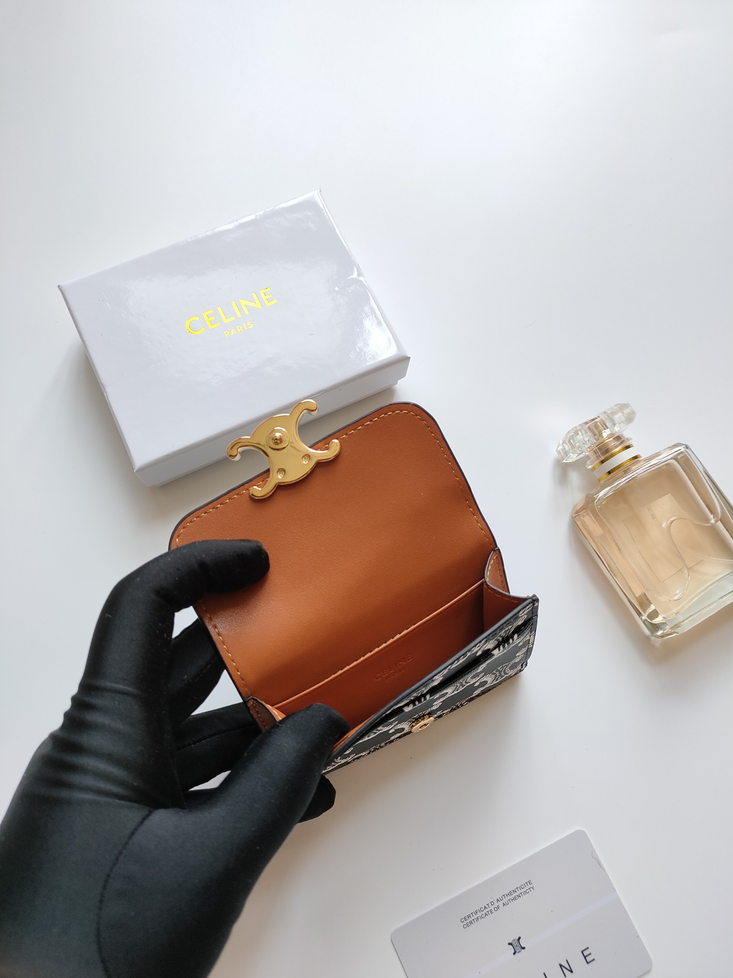 CELINE シリーズ ブラック プリンティング カードケース 🖤 トランクス柄 ゴールドプレート 二つ折り財布 ✨ - 画像 6