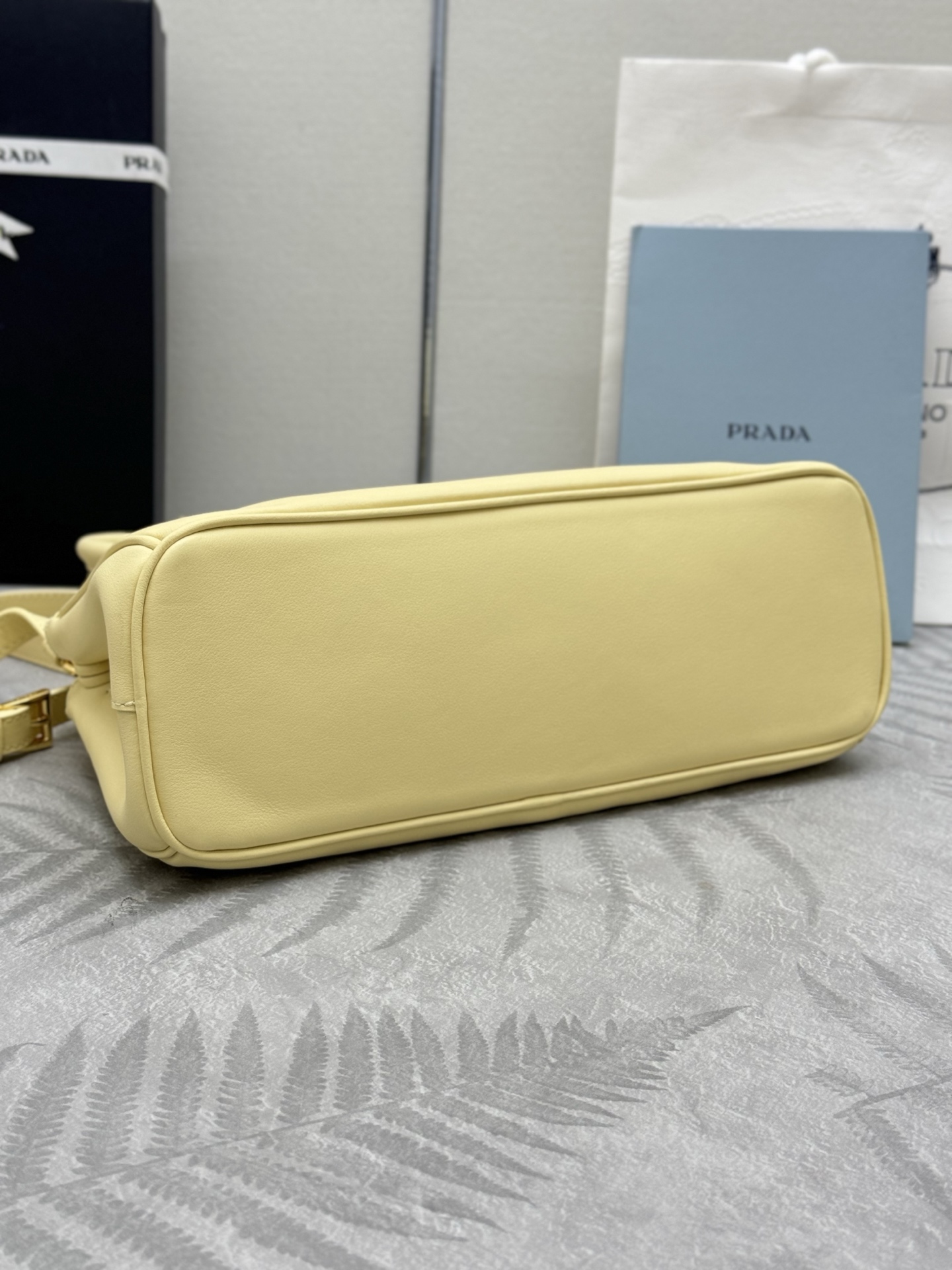 プラダ ミニトート レディース ライトイエロー 1.5代 レザー バッグ 箱付き 🍋 - 画像 6